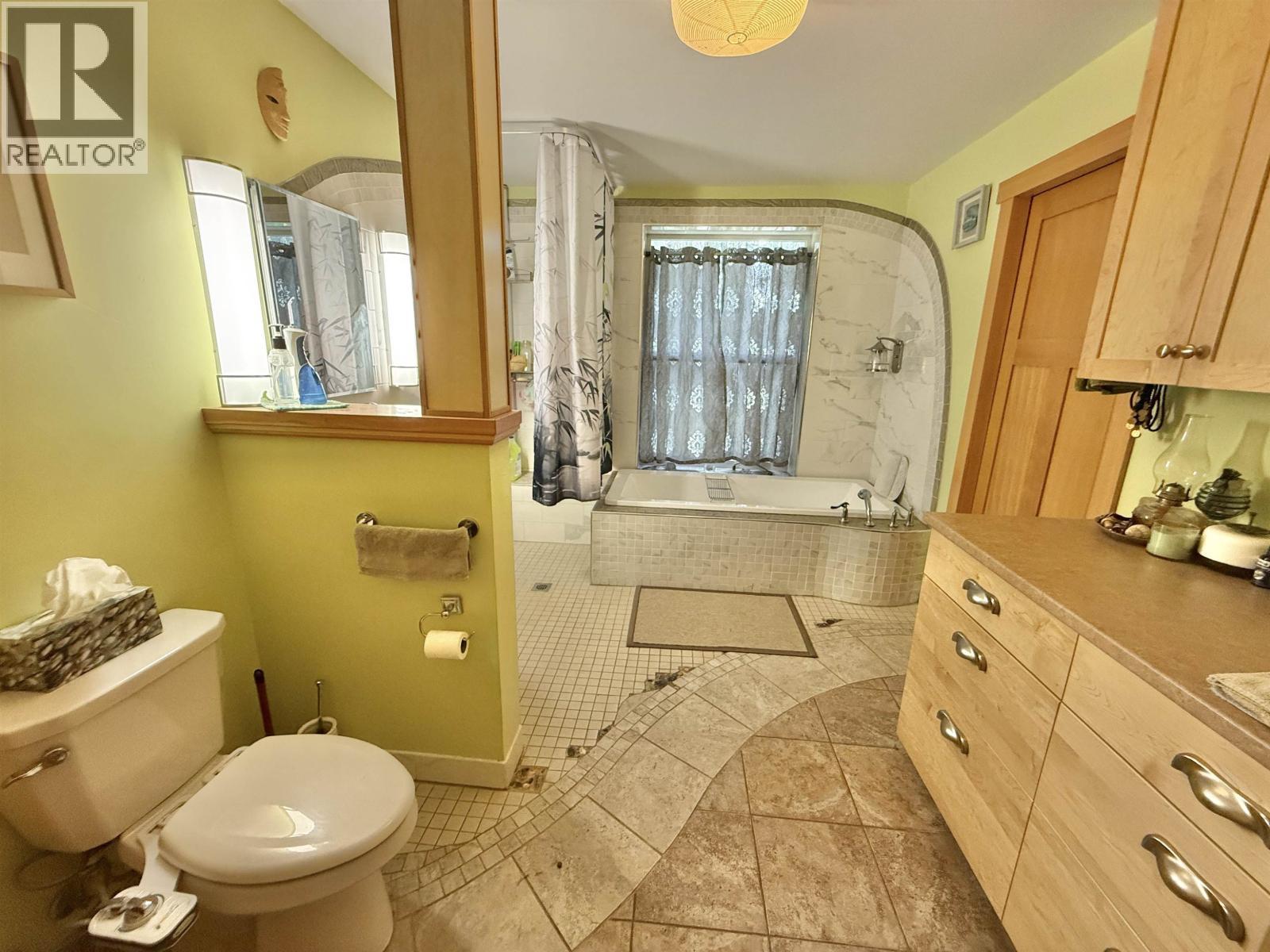 112 Corey Road, Quesnel, BC - Indoor Photo Showing Bathroom