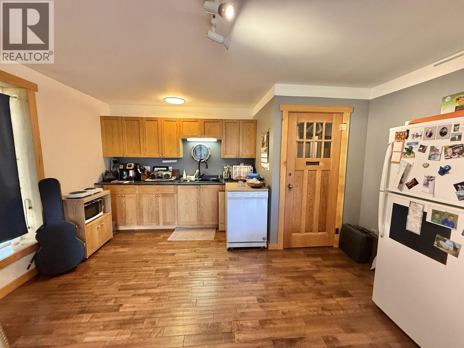112 Corey Road, Quesnel, BC - Indoor Photo Showing Kitchen