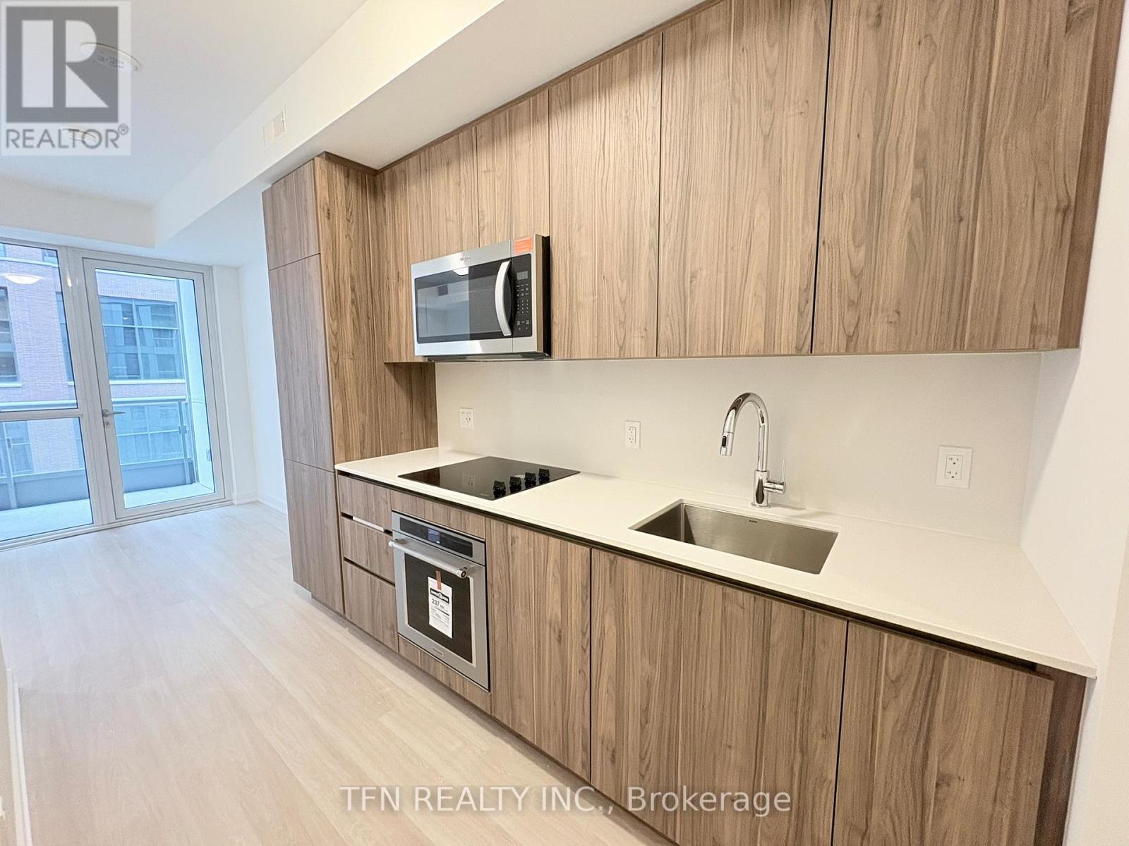 427 - 15 Richardson Street, Toronto, ON - Indoor Photo Showing Kitchen