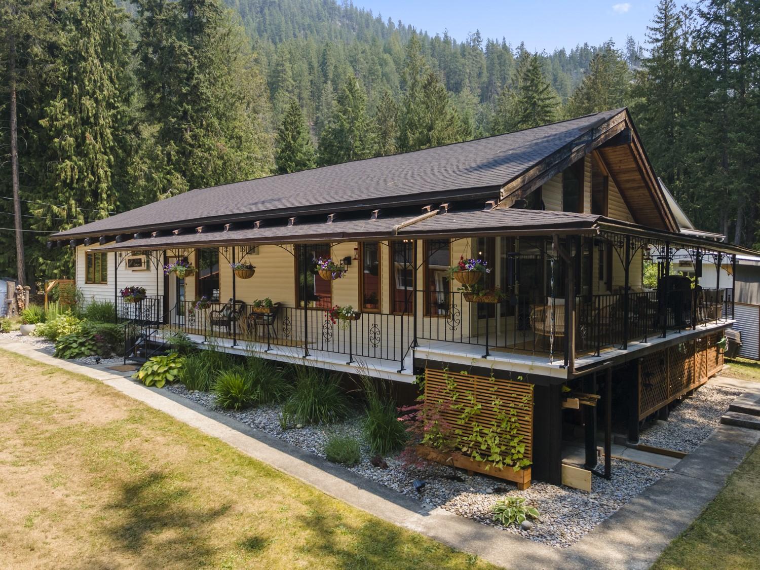 10215 Twin Bays Road, Twin Bays, BC - Outdoor With Deck Patio Veranda