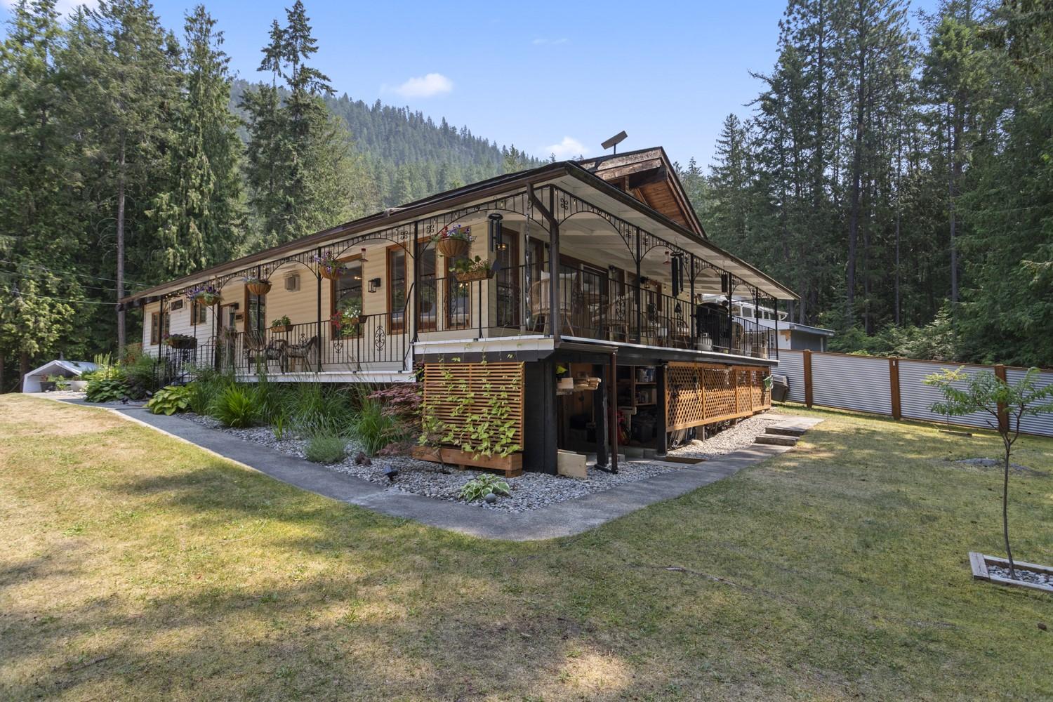 10215 Twin Bays Road, Twin Bays, BC - Outdoor With Deck Patio Veranda