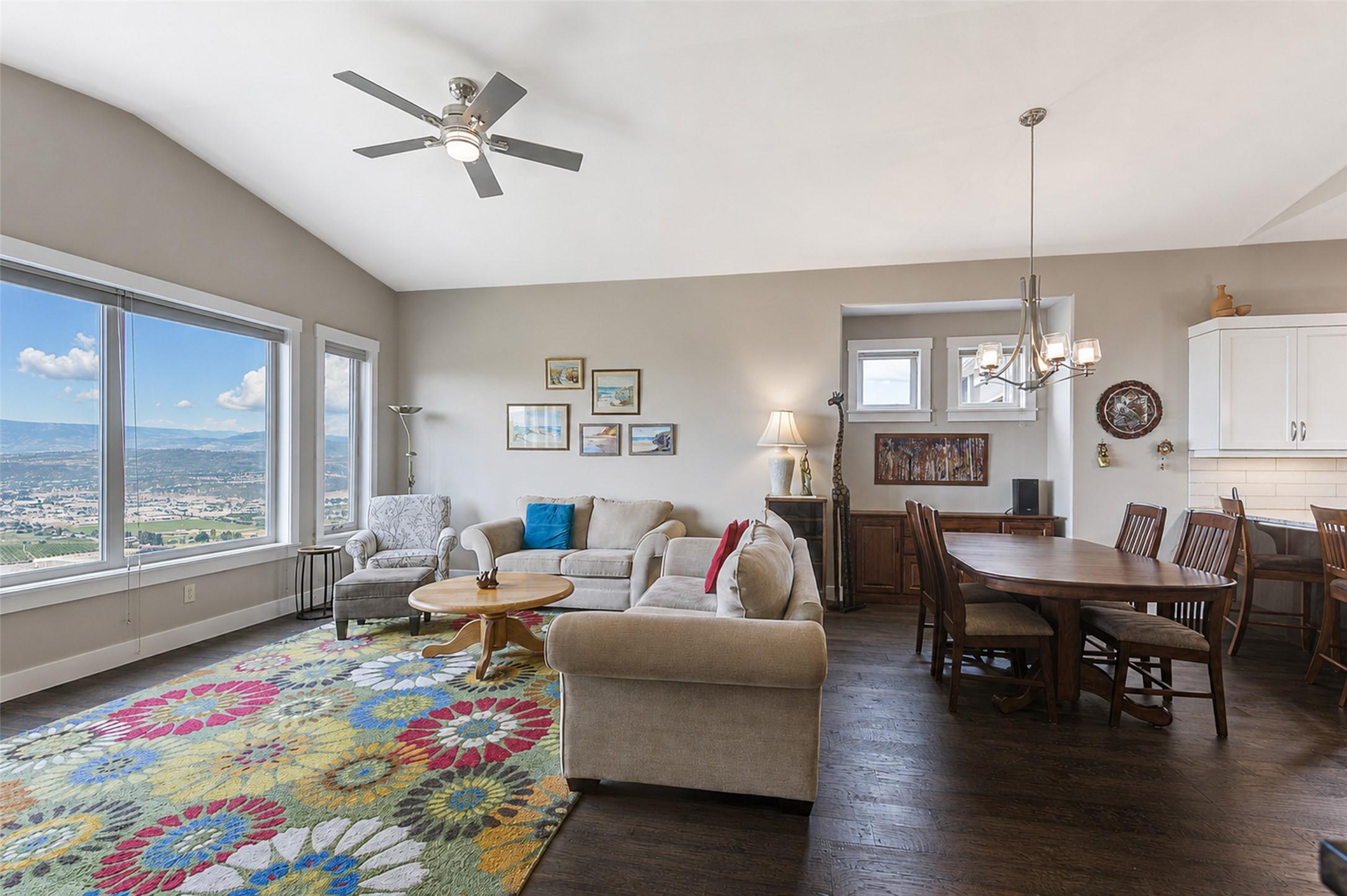 2-1836 Tower Ranch Boulevard, Kelowna, BC - Indoor Photo Showing Living Room