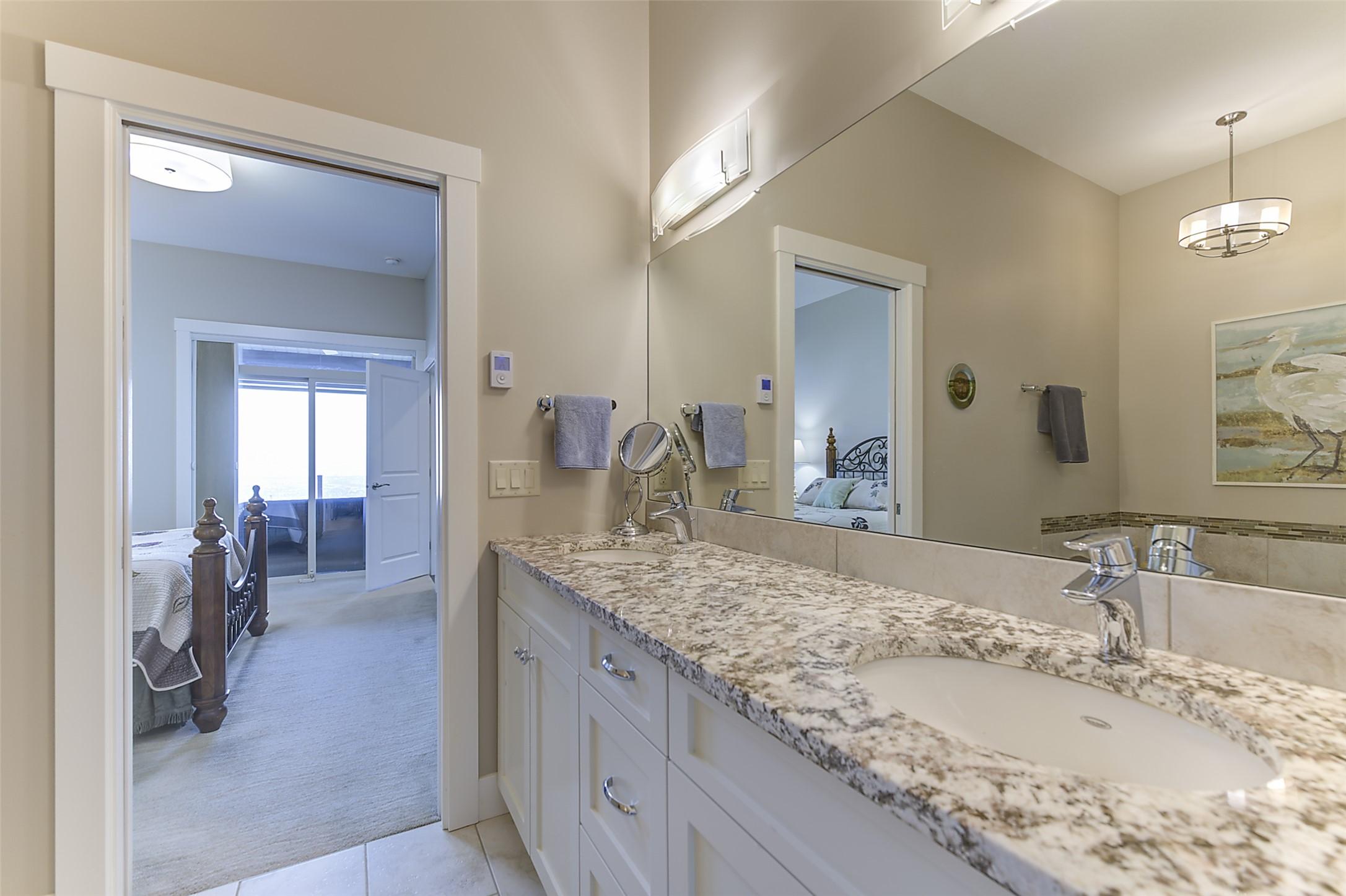 2-1836 Tower Ranch Boulevard, Kelowna, BC - Indoor Photo Showing Bathroom