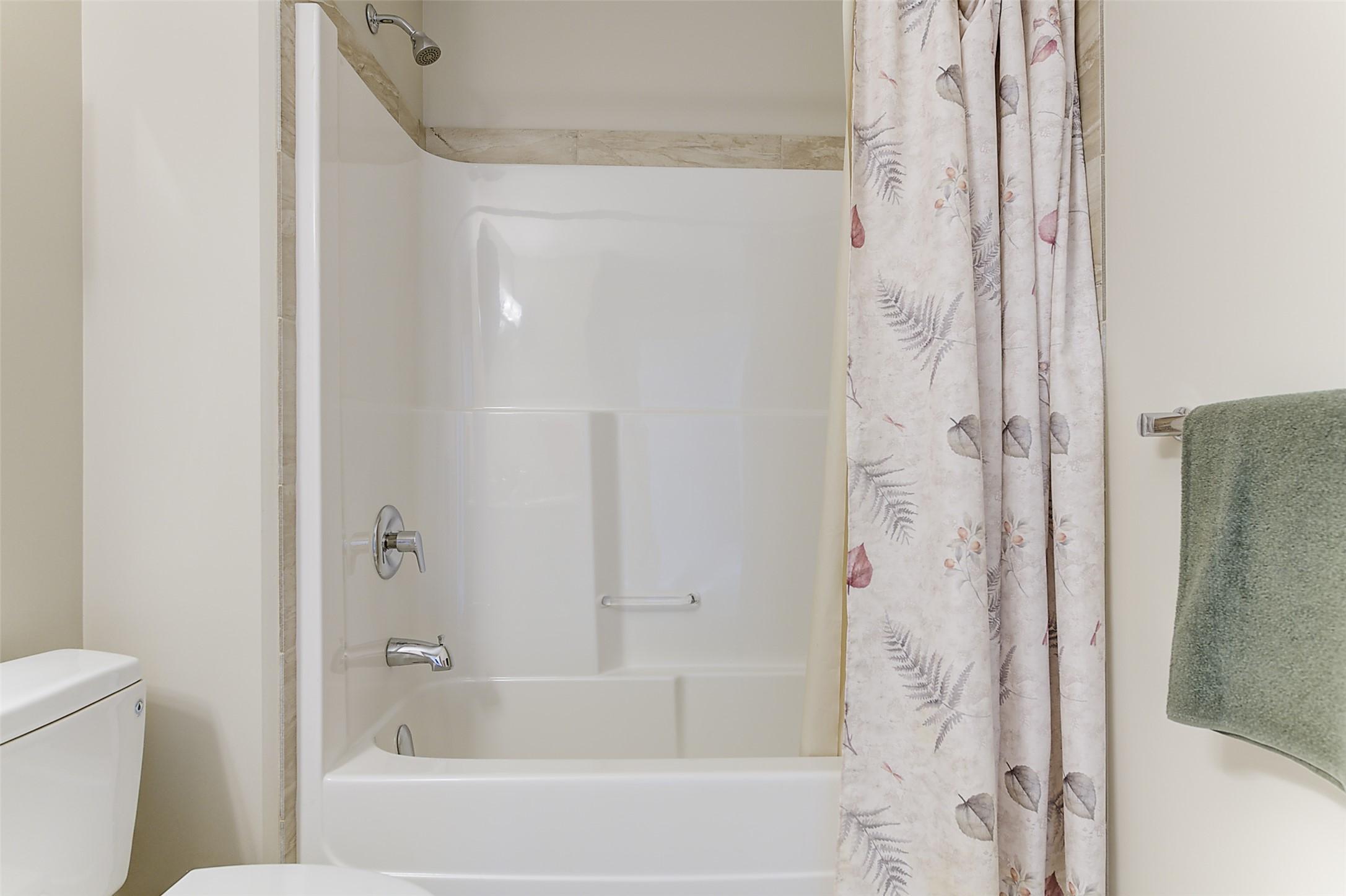 2-1836 Tower Ranch Boulevard, Kelowna, BC - Indoor Photo Showing Bathroom