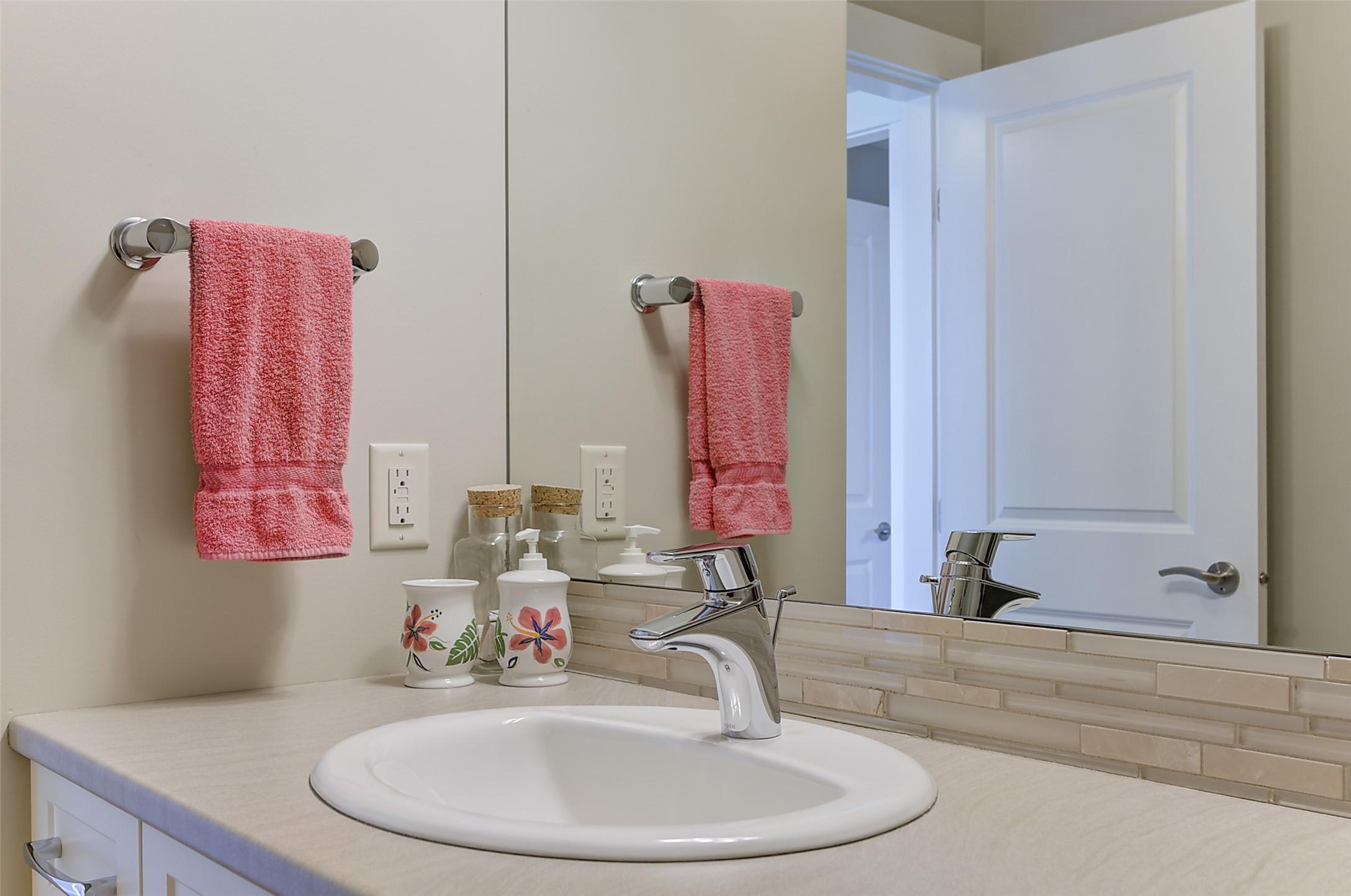 2-1836 Tower Ranch Boulevard, Kelowna, BC - Indoor Photo Showing Bathroom