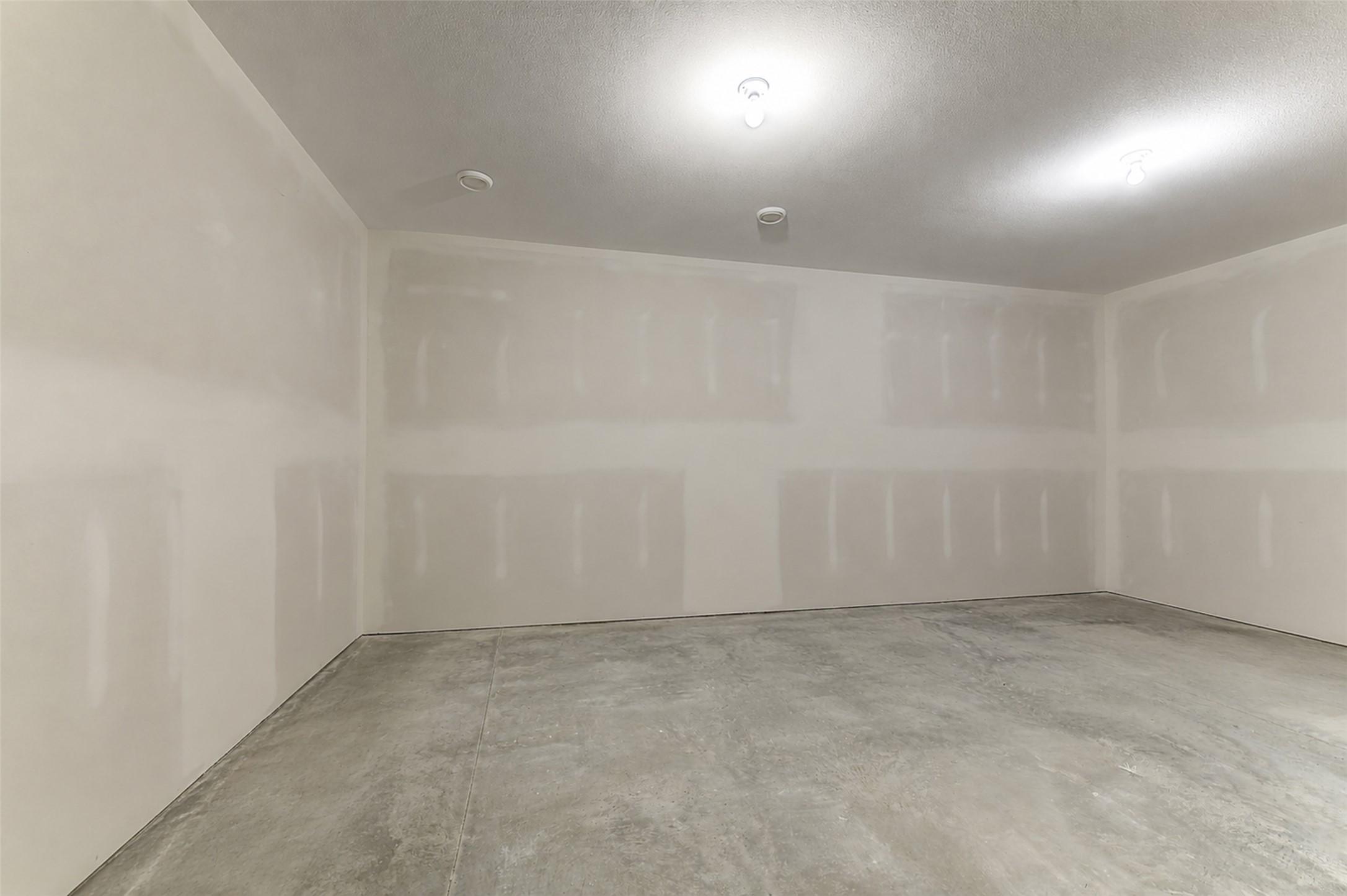 2-1836 Tower Ranch Boulevard, Kelowna, BC - Indoor Photo Showing Other Room
