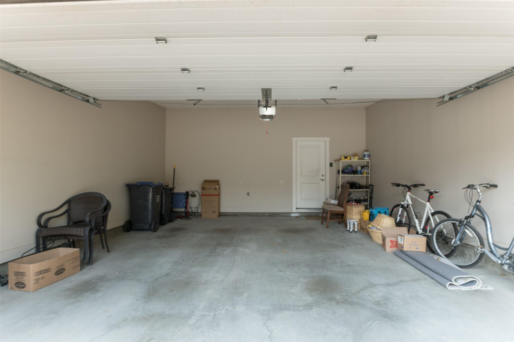 2-1836 Tower Ranch Boulevard, Kelowna, BC - Indoor Photo Showing Garage