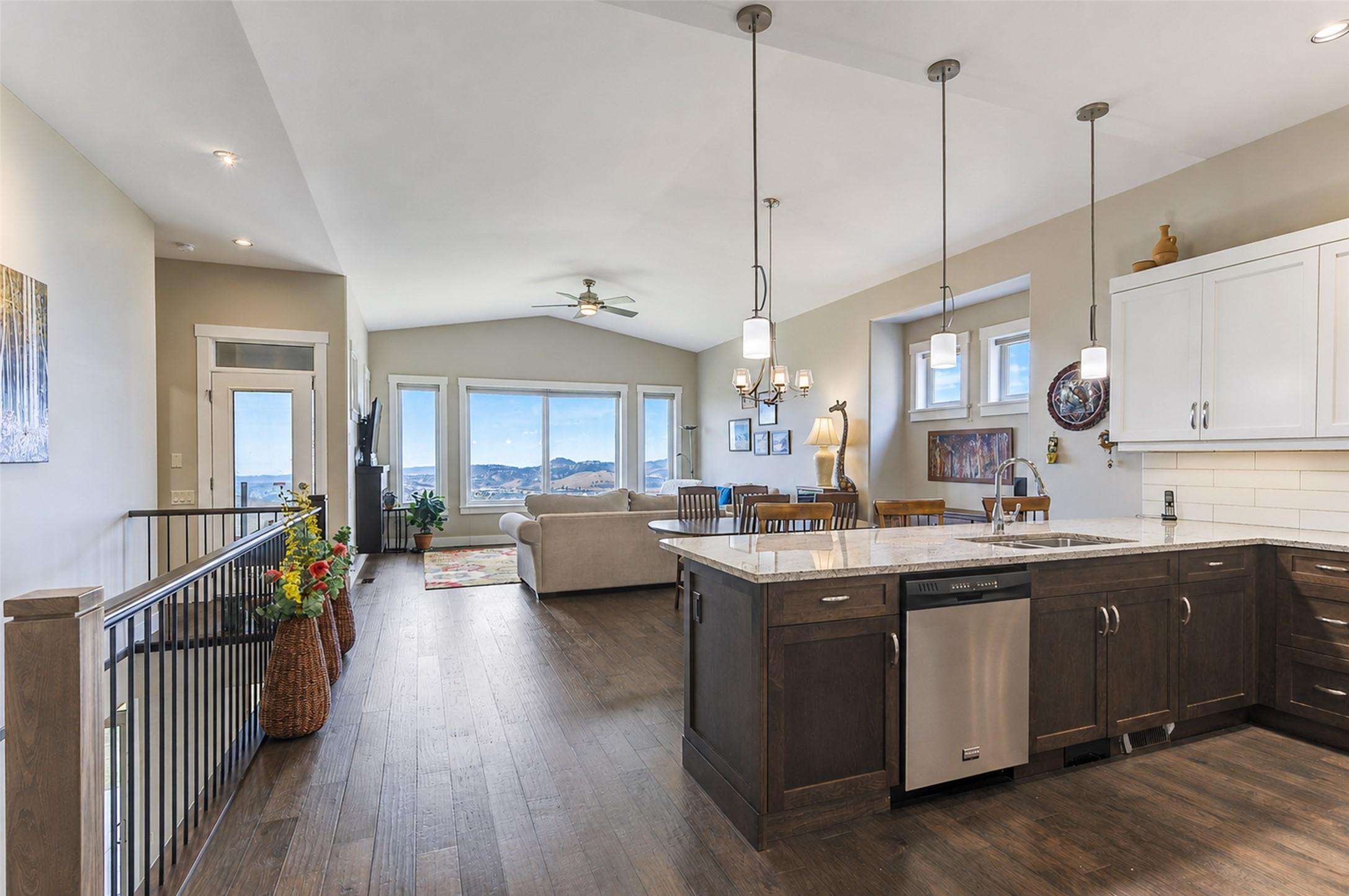 2-1836 Tower Ranch Boulevard, Kelowna, BC - Indoor Photo Showing Kitchen With Upgraded Kitchen