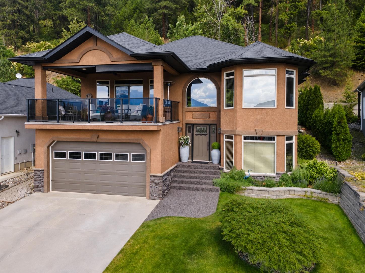 18-420 20Th Avenue, Creston, BC - Outdoor With Facade