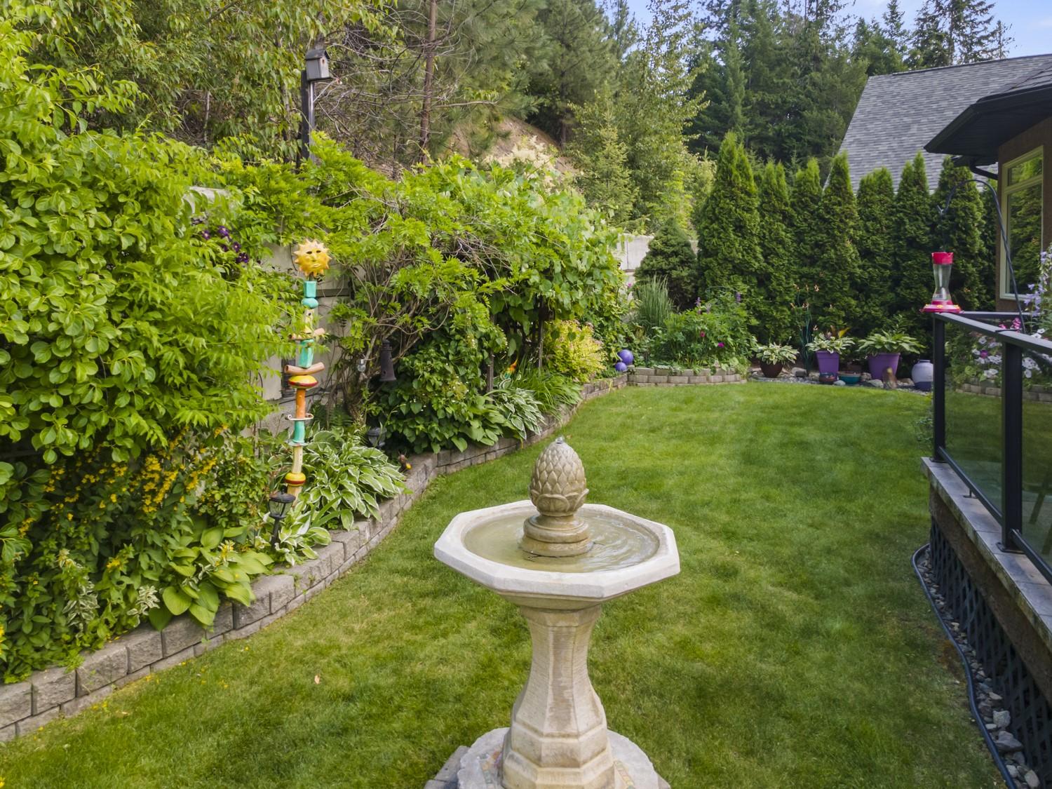 18-420 20Th Avenue, Creston, BC - Outdoor