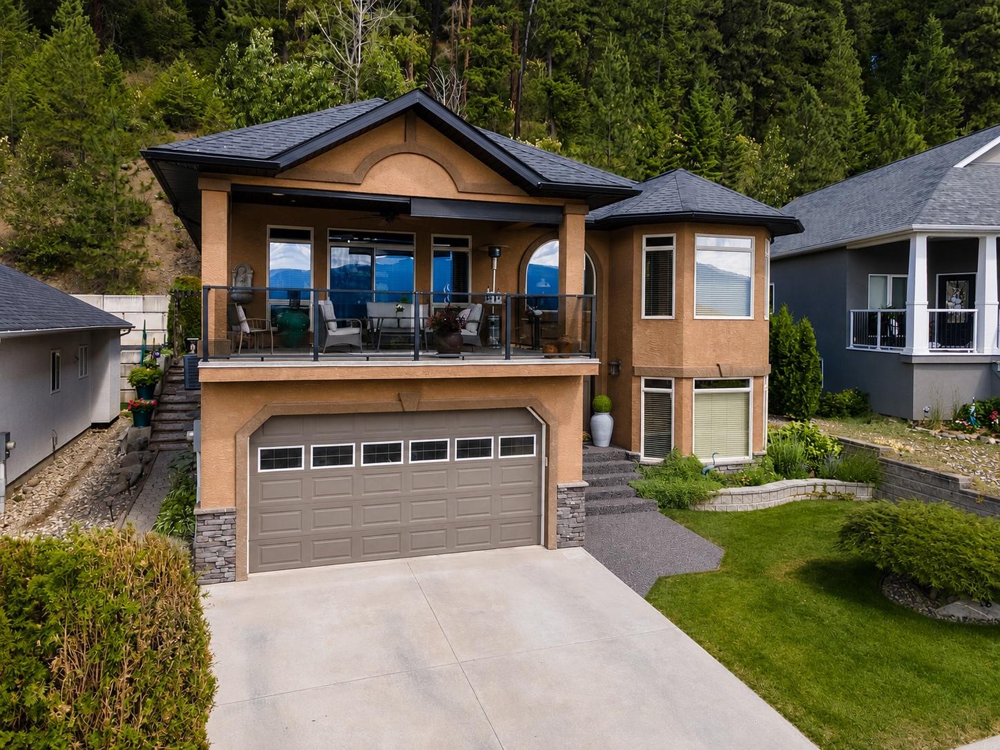 18-420 20Th Avenue, Creston, BC - Outdoor With Facade