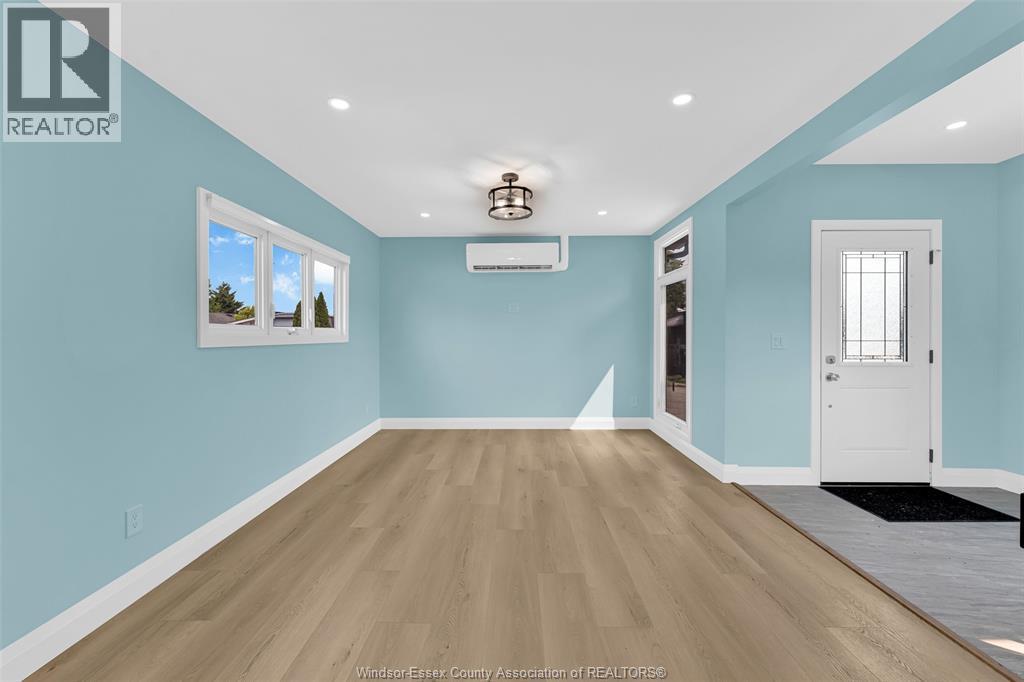 77 Julie Lane, Lakeshore, ON - Indoor Photo Showing Other Room
