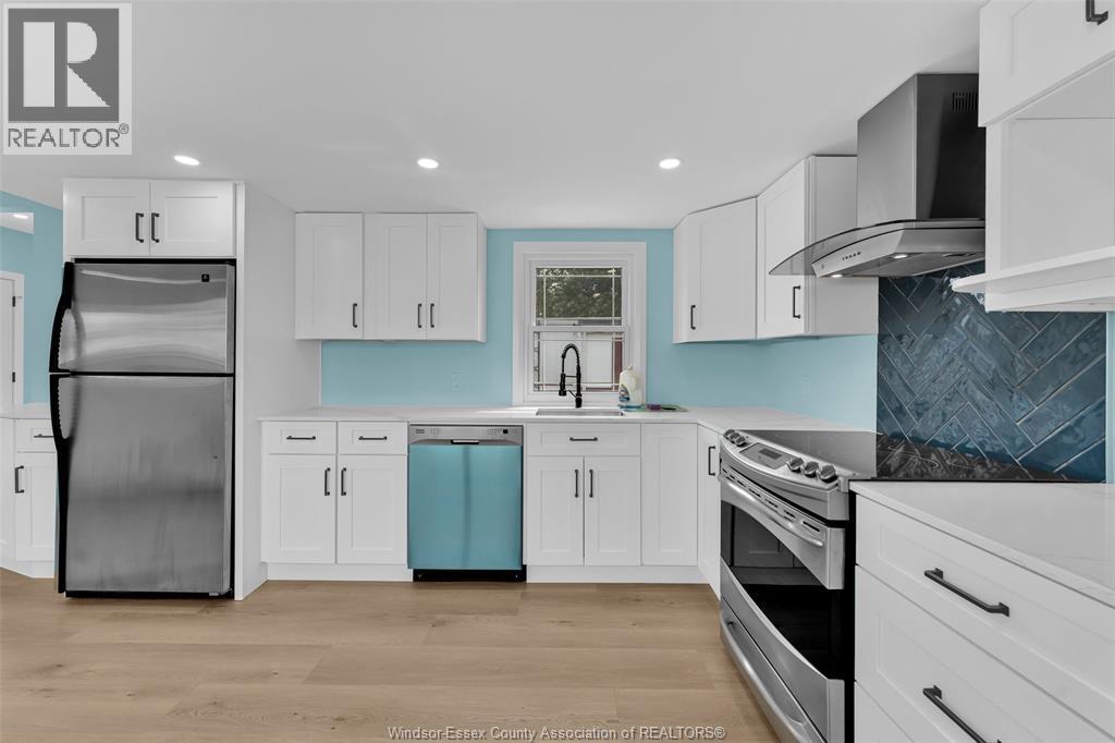 77 Julie Lane, Lakeshore, ON - Indoor Photo Showing Kitchen