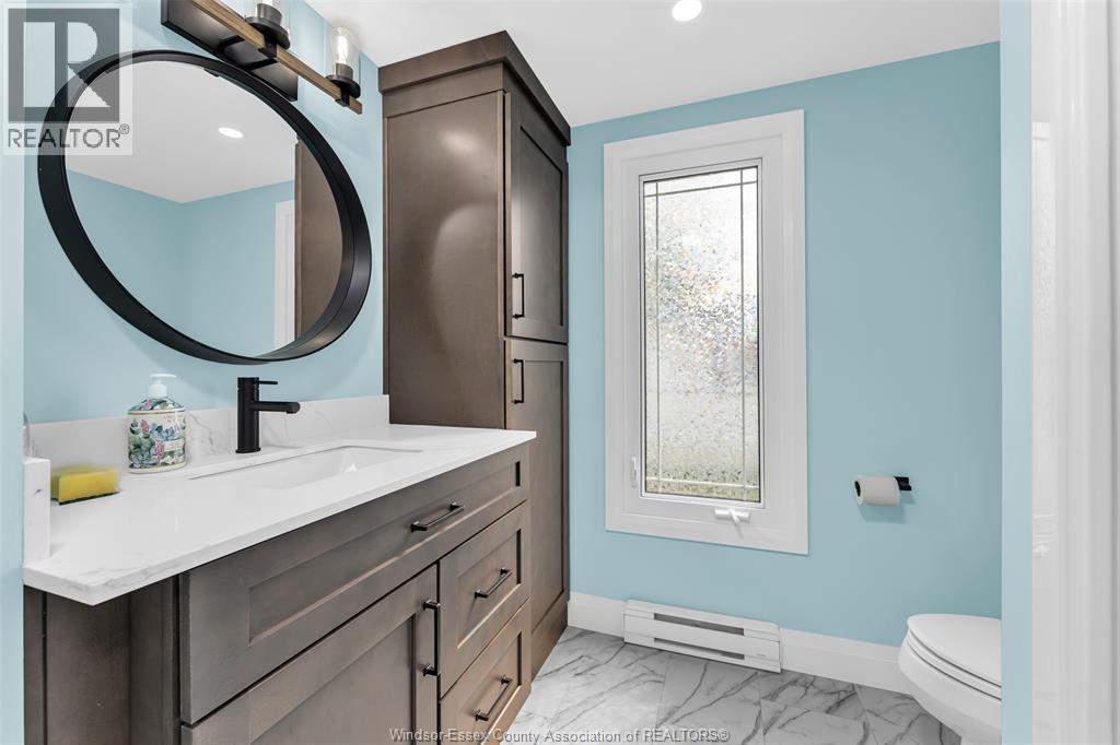 77 Julie Lane, Lakeshore, ON - Indoor Photo Showing Bathroom
