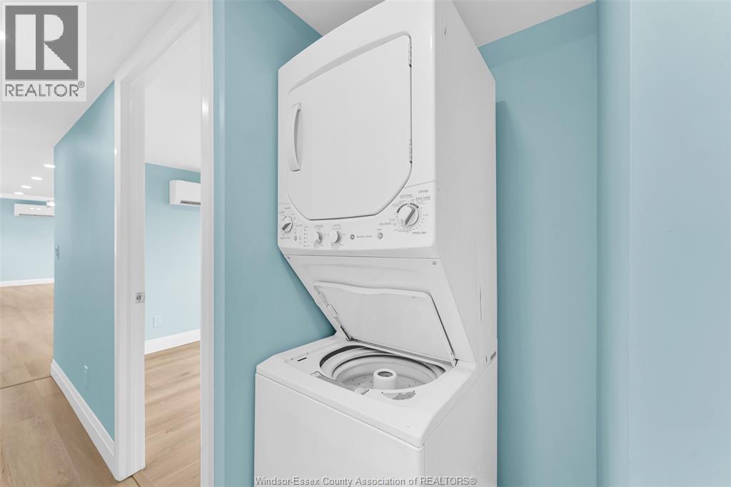 77 Julie Lane, Lakeshore, ON - Indoor Photo Showing Laundry Room