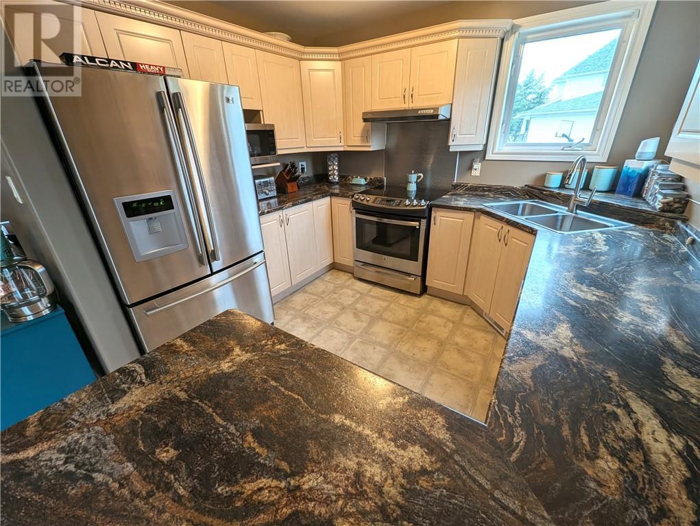 2472 Bancroft Drive, Sudbury, ON - Indoor Photo Showing Kitchen With Double Sink