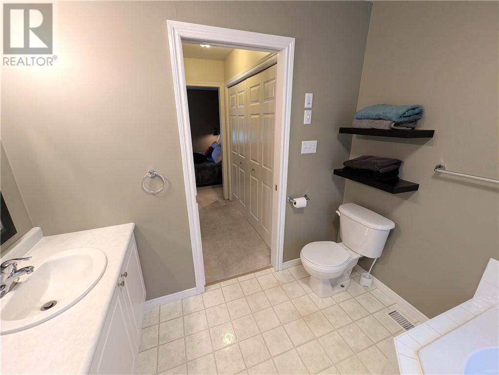 2472 Bancroft Drive, Sudbury, ON - Indoor Photo Showing Bathroom