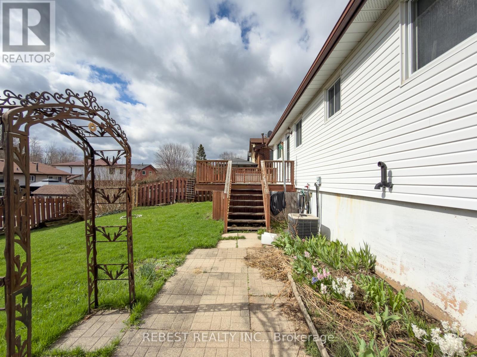 98 Cobblehill Road, Halton Hills, ON - Outdoor