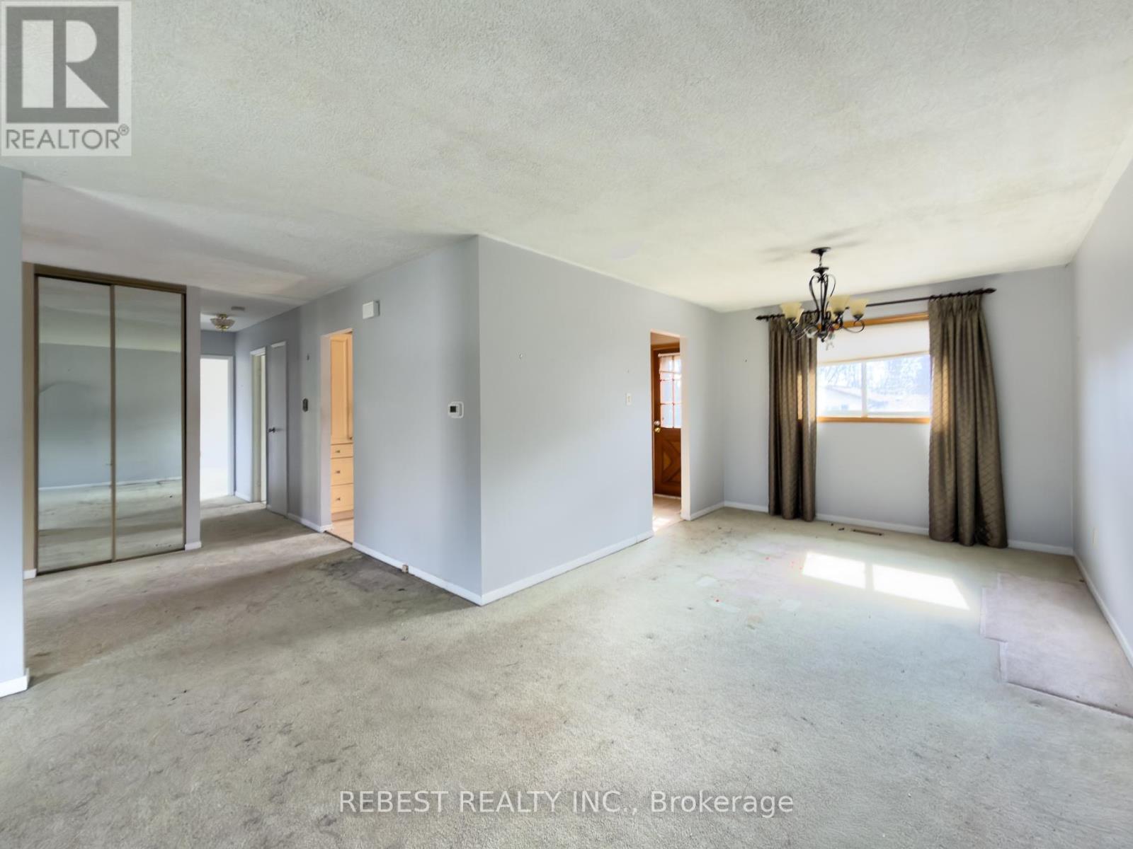 98 Cobblehill Road, Halton Hills, ON - Indoor Photo Showing Other Room