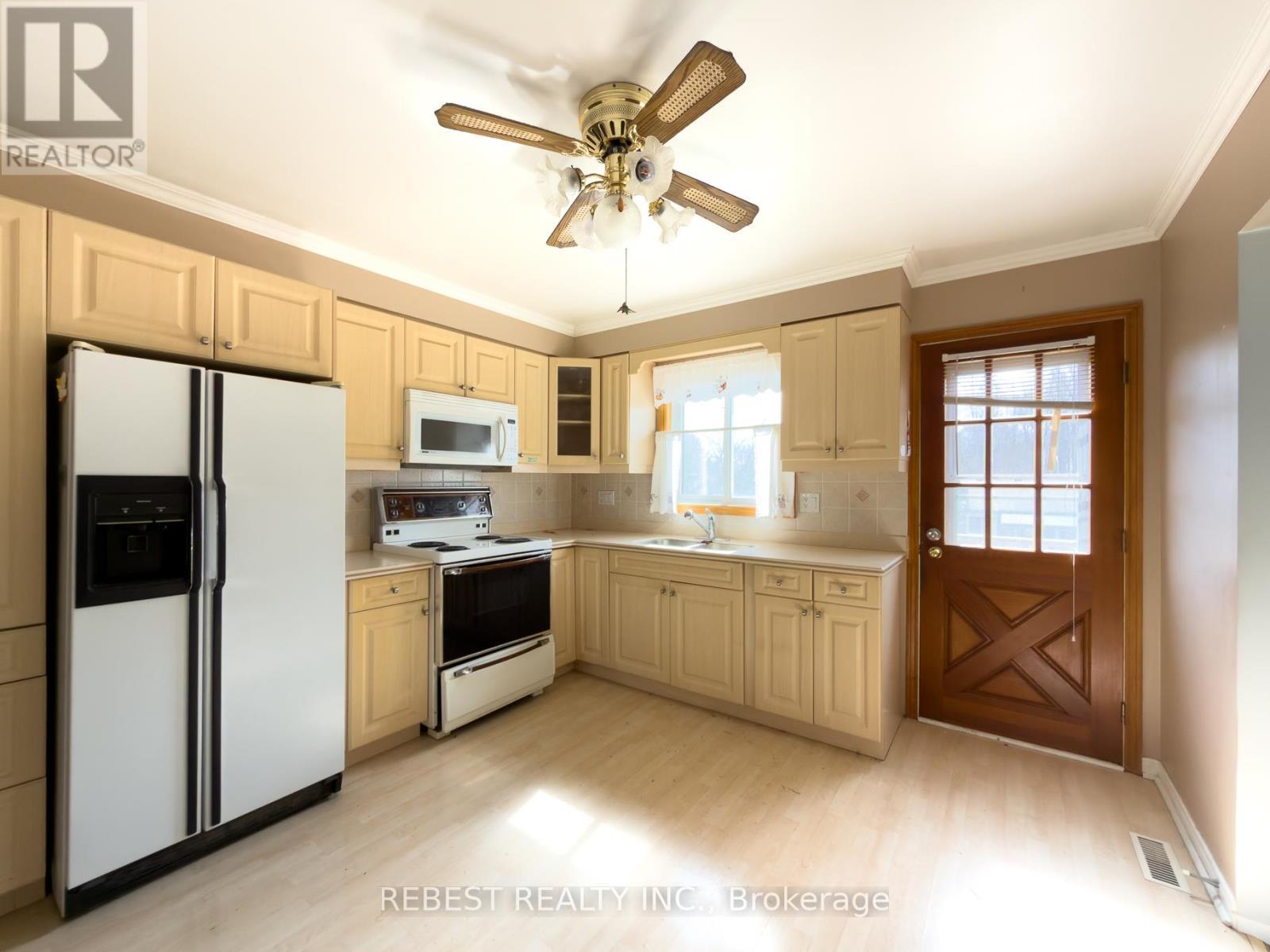 98 Cobblehill Road, Halton Hills, ON - Indoor Photo Showing Kitchen