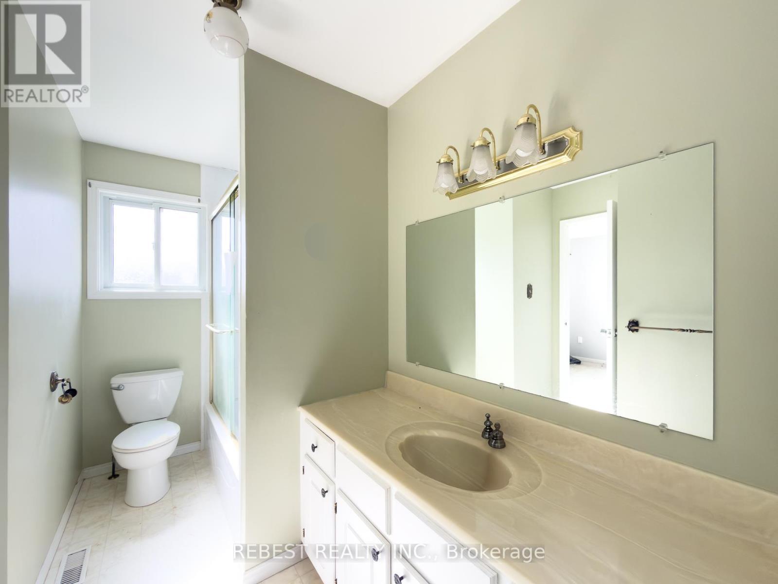 98 Cobblehill Road, Halton Hills, ON - Indoor Photo Showing Bathroom
