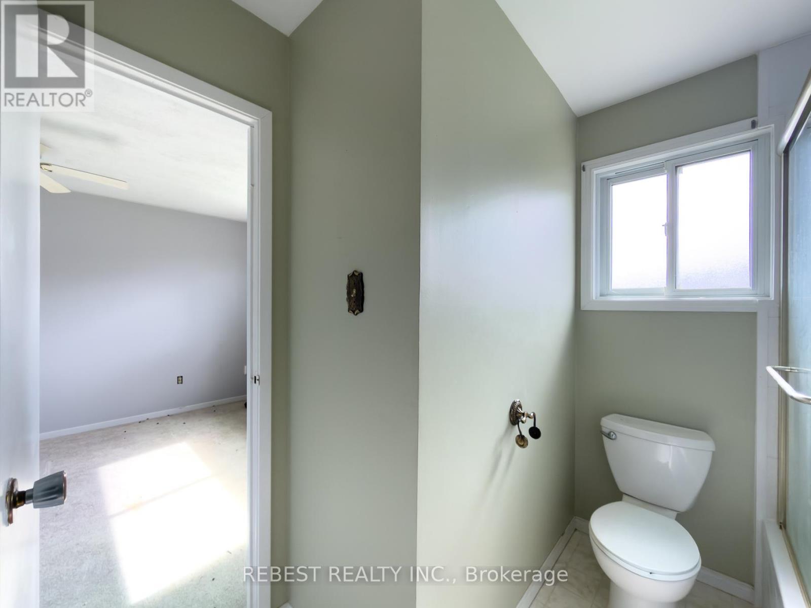 98 Cobblehill Road, Halton Hills, ON - Indoor Photo Showing Bathroom