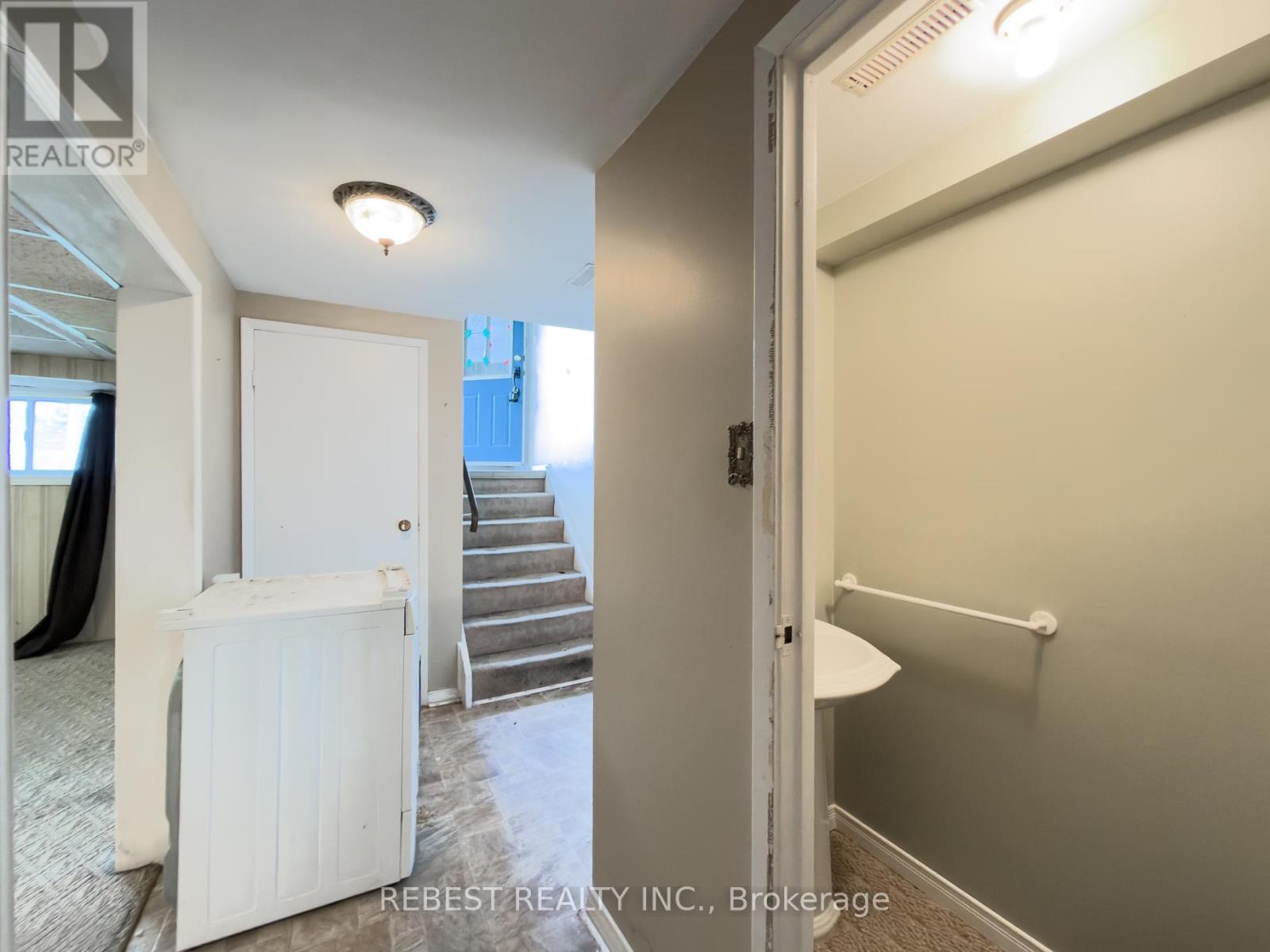 98 Cobblehill Road, Halton Hills, ON - Indoor Photo Showing Other Room