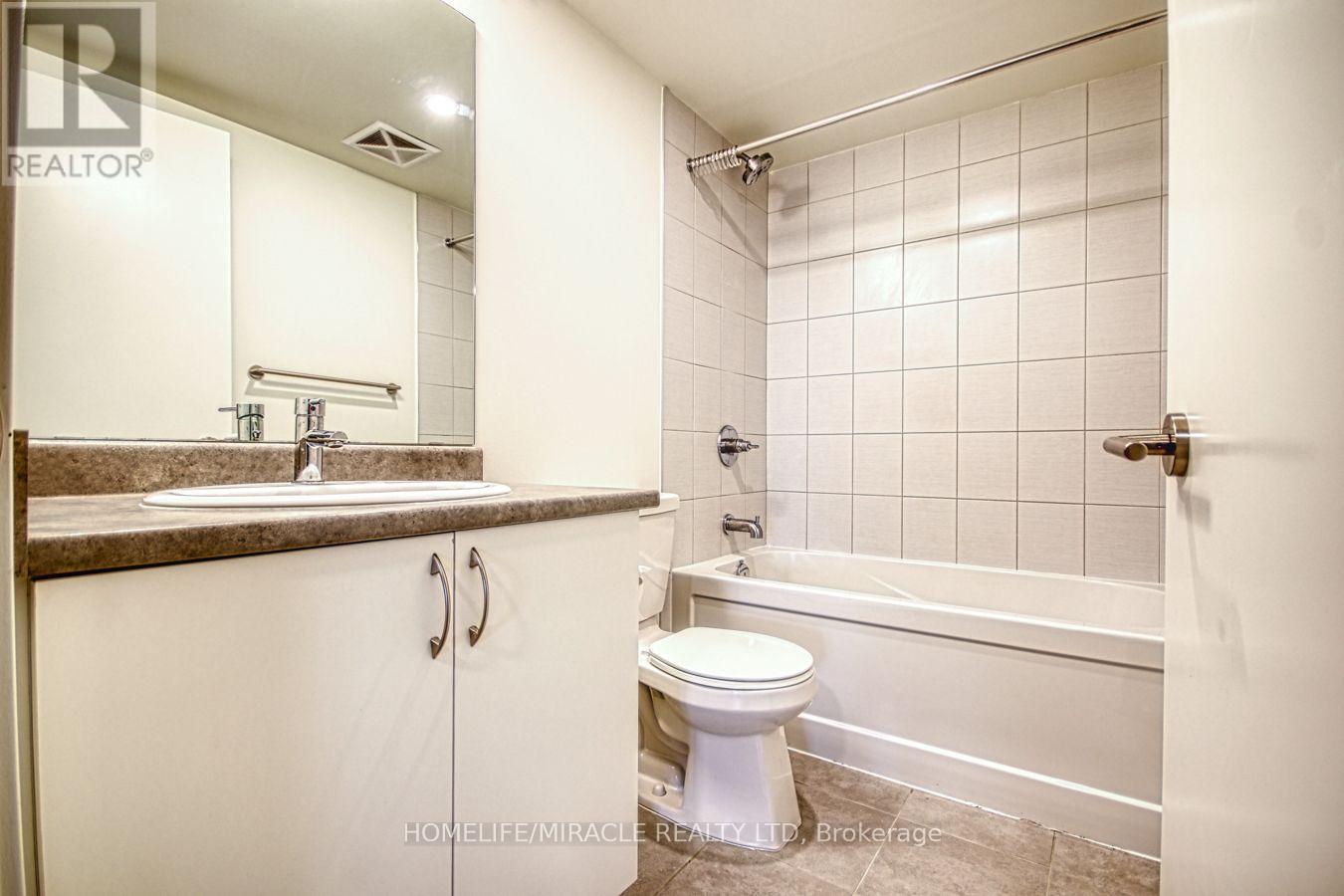 402 - 10 Wilby Crescent, Toronto, ON - Indoor Photo Showing Bathroom