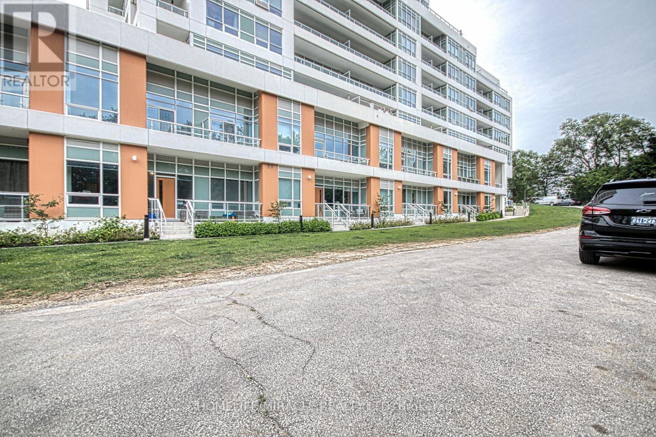 402 - 10 Wilby Crescent, Toronto, ON - Outdoor