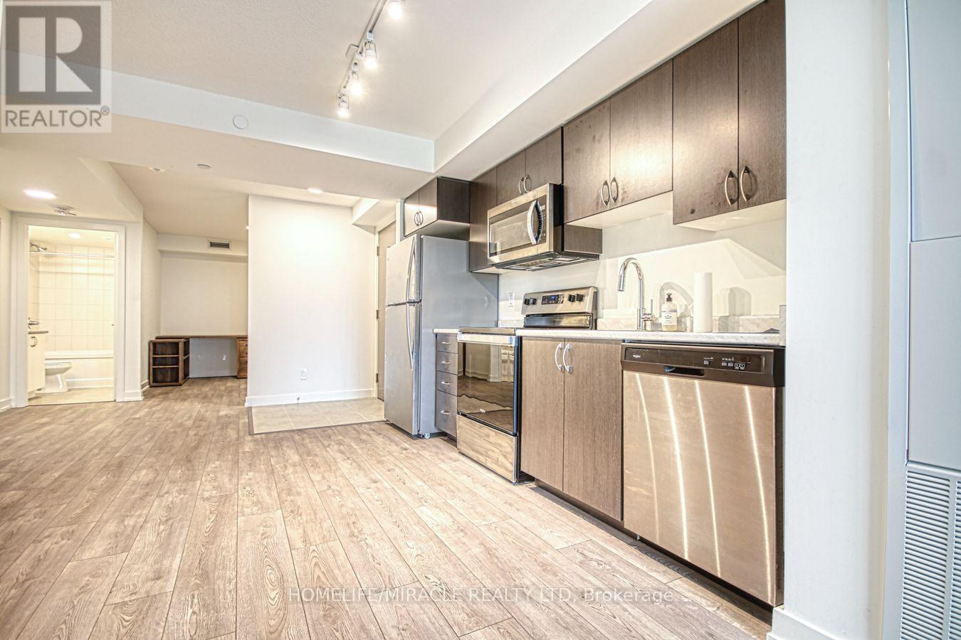 402 - 10 Wilby Crescent, Toronto, ON - Indoor Photo Showing Kitchen