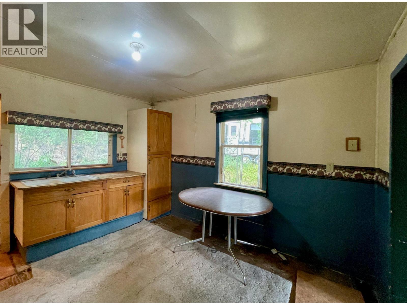 3455 Parson Frontage Road, Golden, BC - Indoor