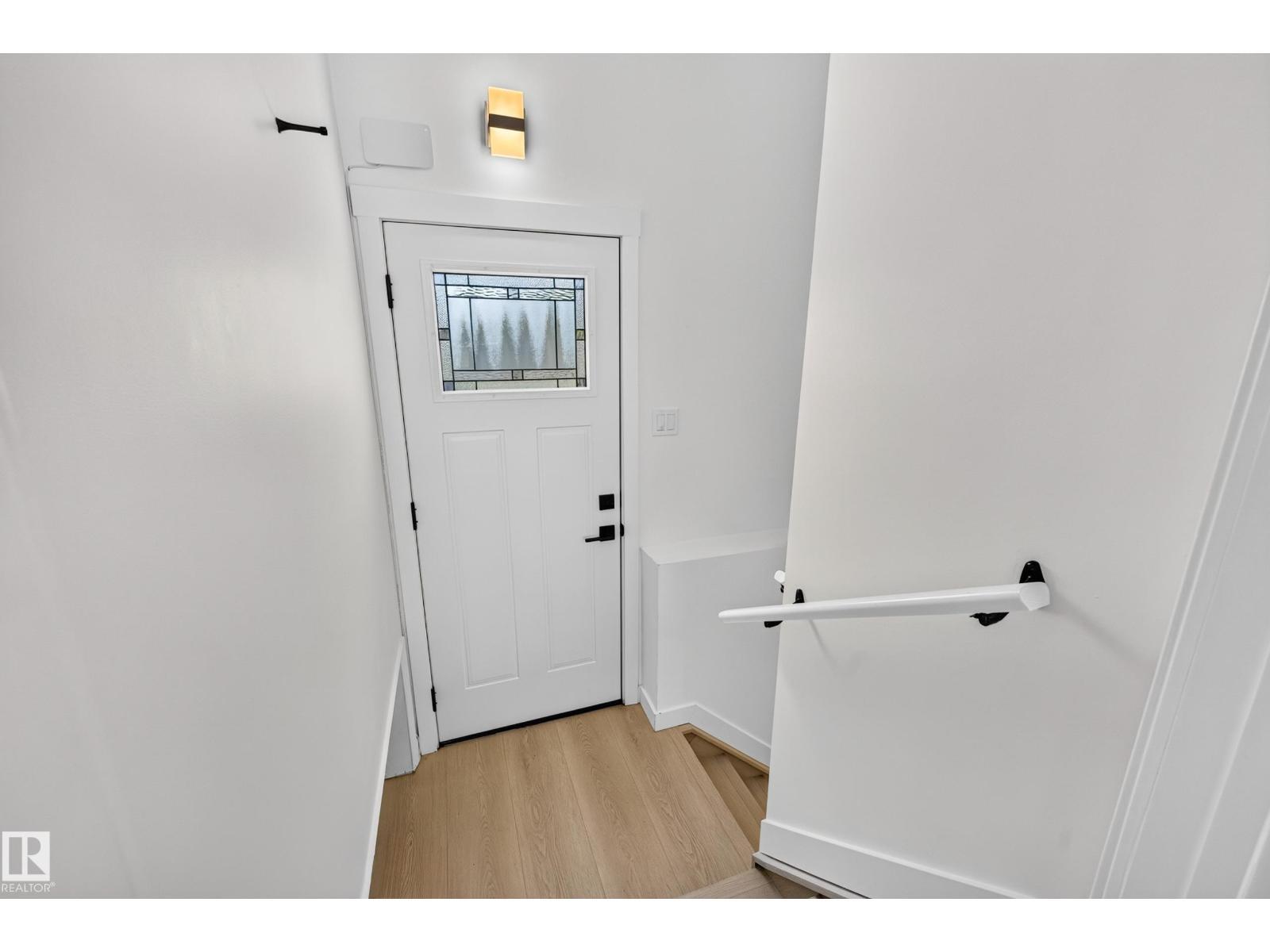 6011 93A Av Nw, Edmonton, AB - Indoor Photo Showing Other Room