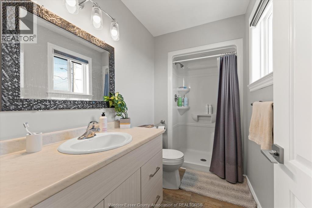 3185 Viola Crescent, Windsor, ON - Indoor Photo Showing Bathroom