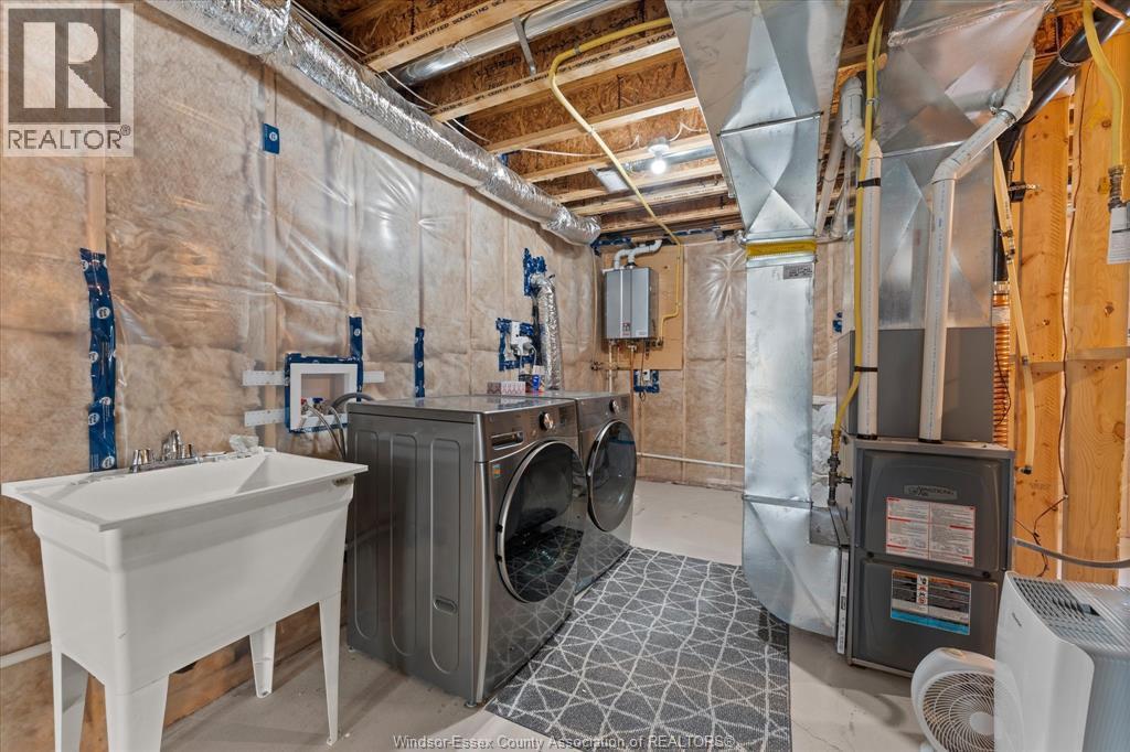 3185 Viola Crescent, Windsor, ON - Indoor Photo Showing Laundry Room