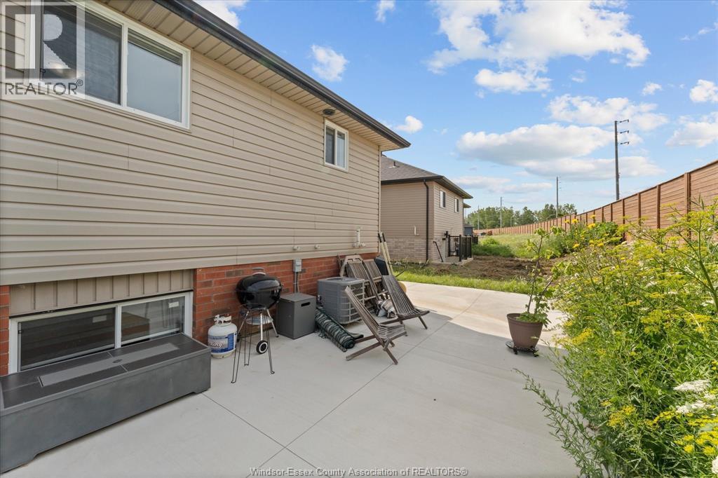 3185 Viola Crescent, Windsor, ON - Outdoor With Exterior