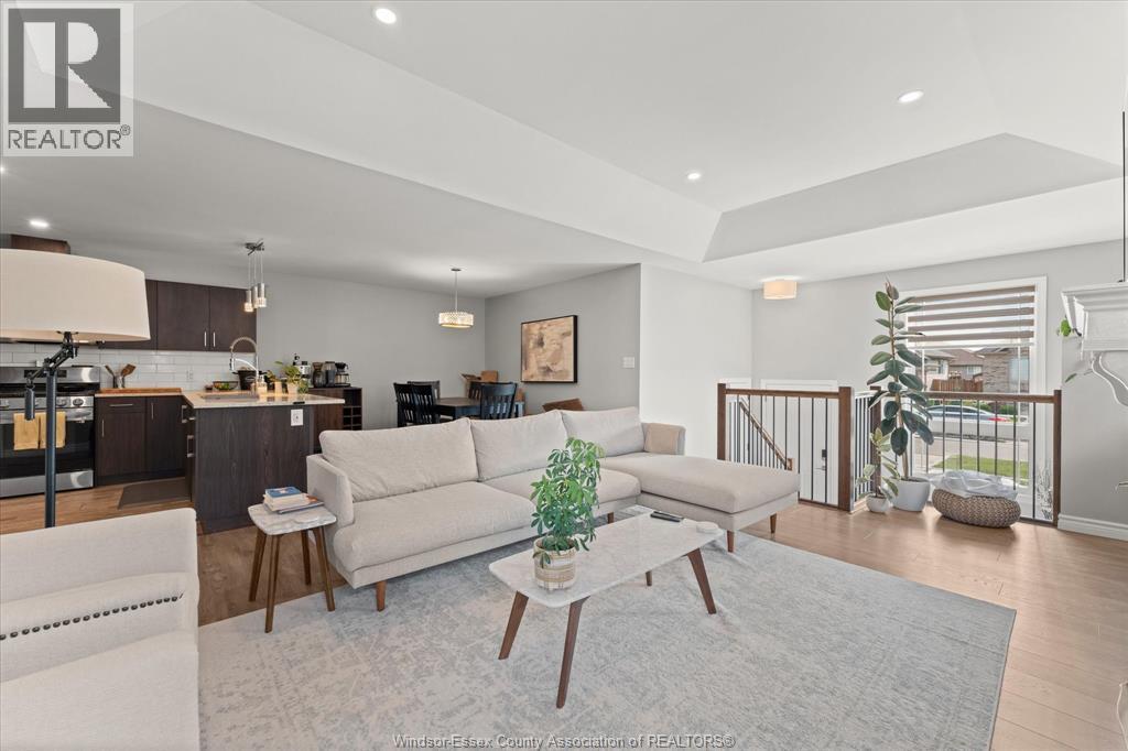 3185 Viola Crescent, Windsor, ON - Indoor Photo Showing Living Room