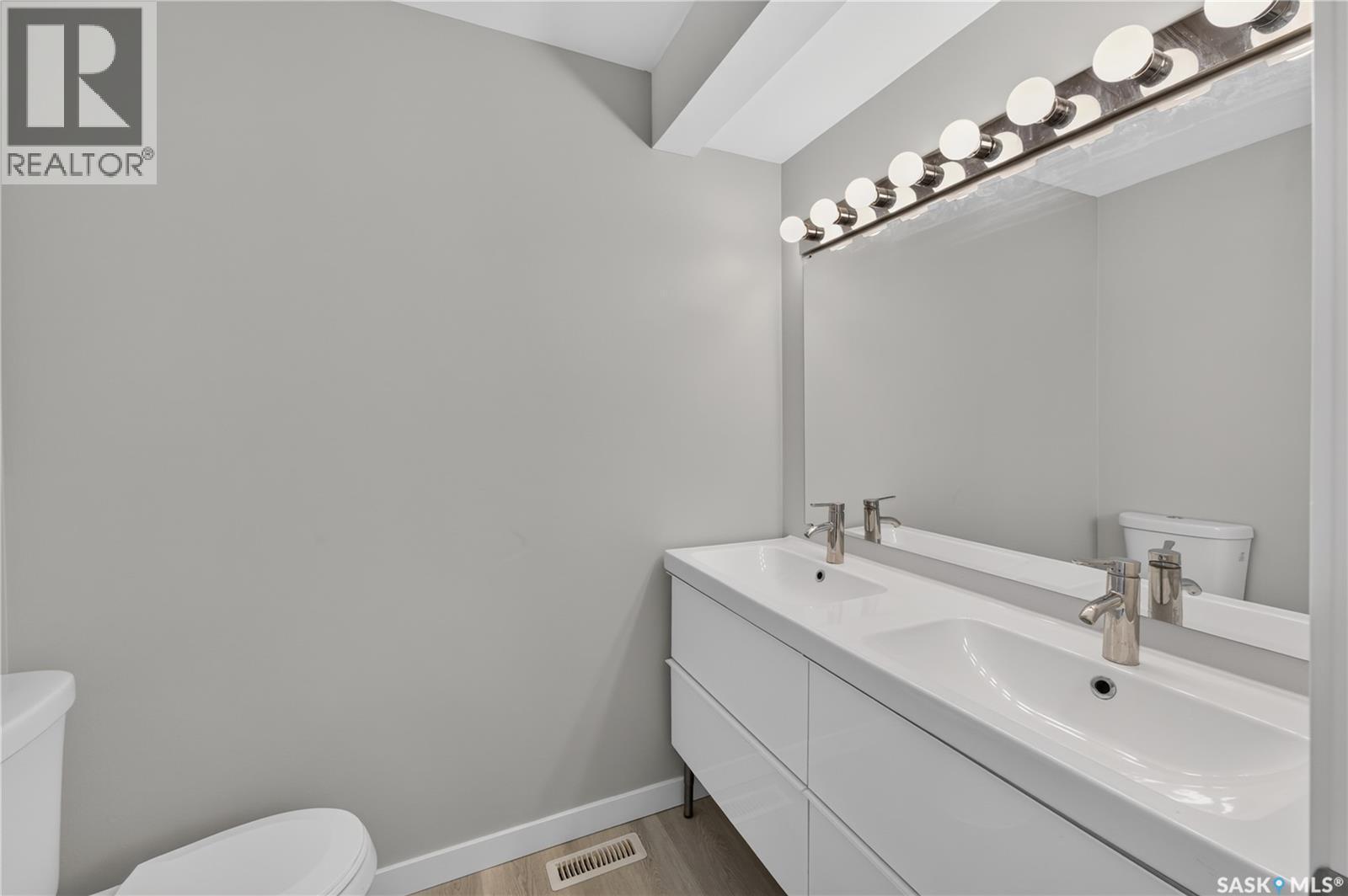 18 University Park Drive, Regina, SK - Indoor Photo Showing Bathroom