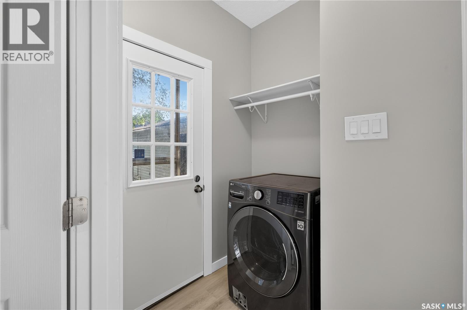 18 University Park Drive, Regina, SK - Indoor Photo Showing Laundry Room
