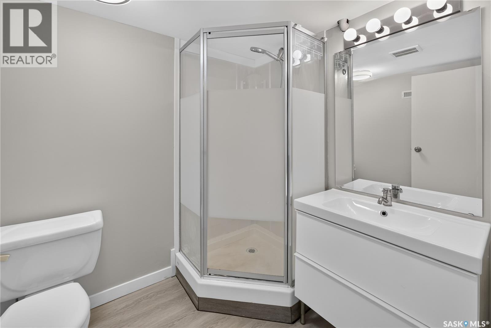 18 University Park Drive, Regina, SK - Indoor Photo Showing Bathroom