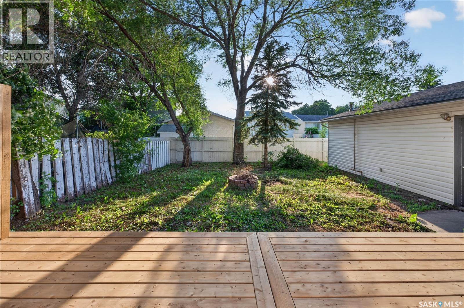 18 University Park Drive, Regina, SK - Outdoor