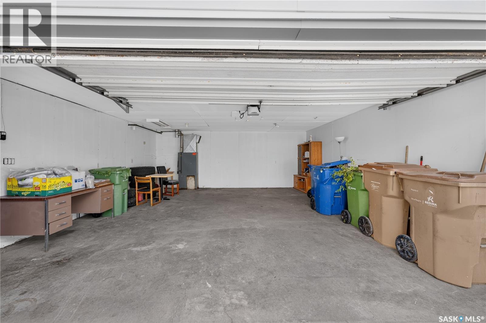 18 University Park Drive, Regina, SK - Indoor Photo Showing Garage