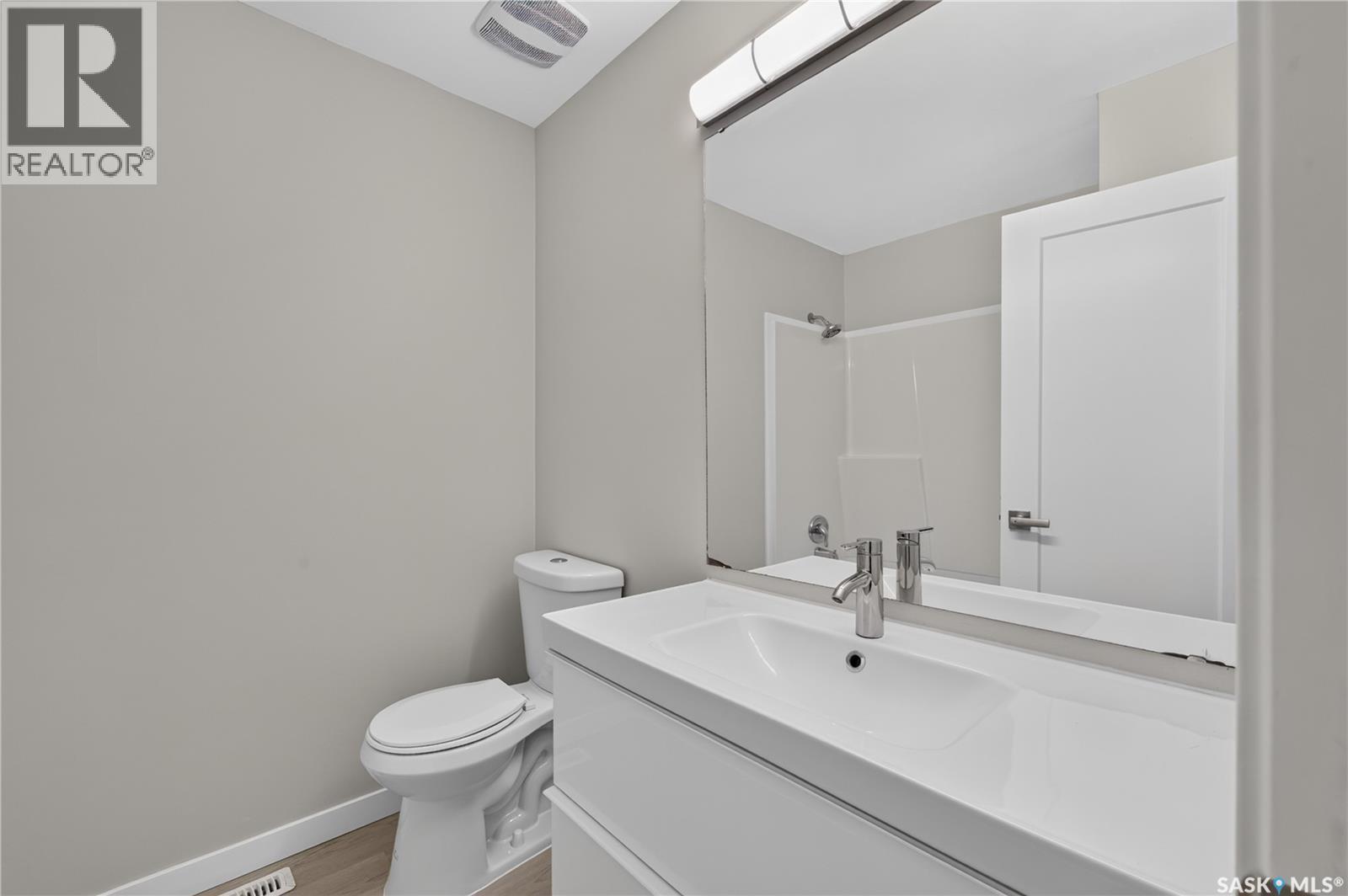 18 University Park Drive, Regina, SK - Indoor Photo Showing Bathroom