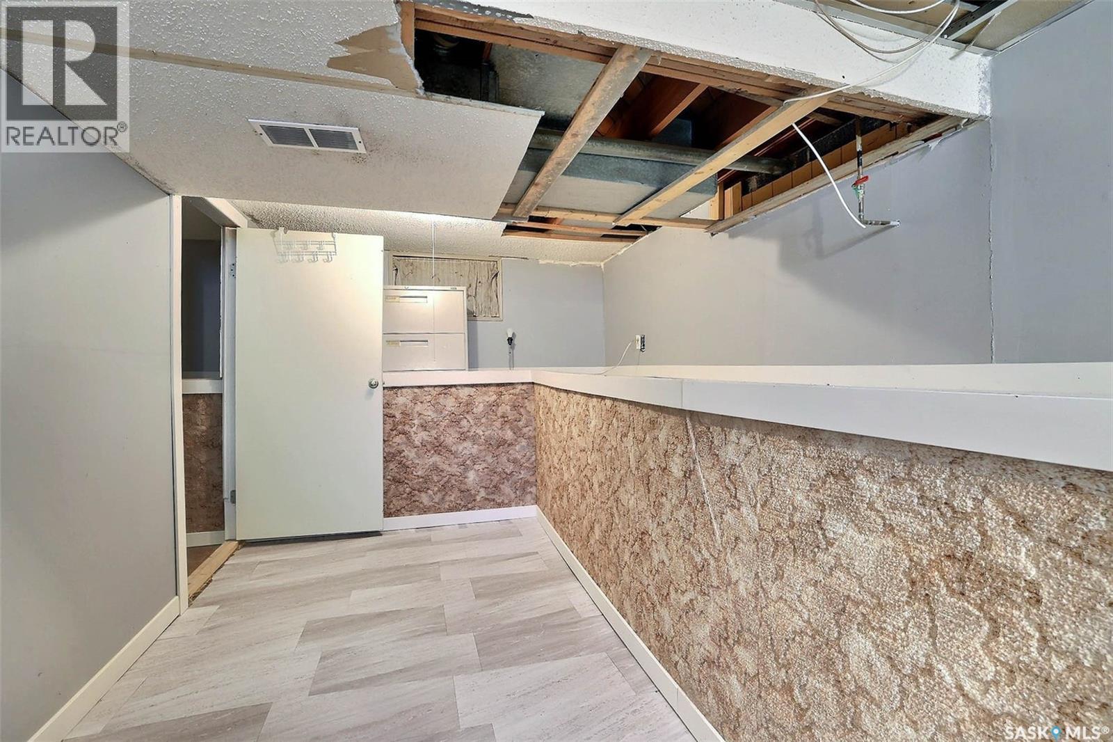 840 Argyle Street, Regina, SK - Indoor