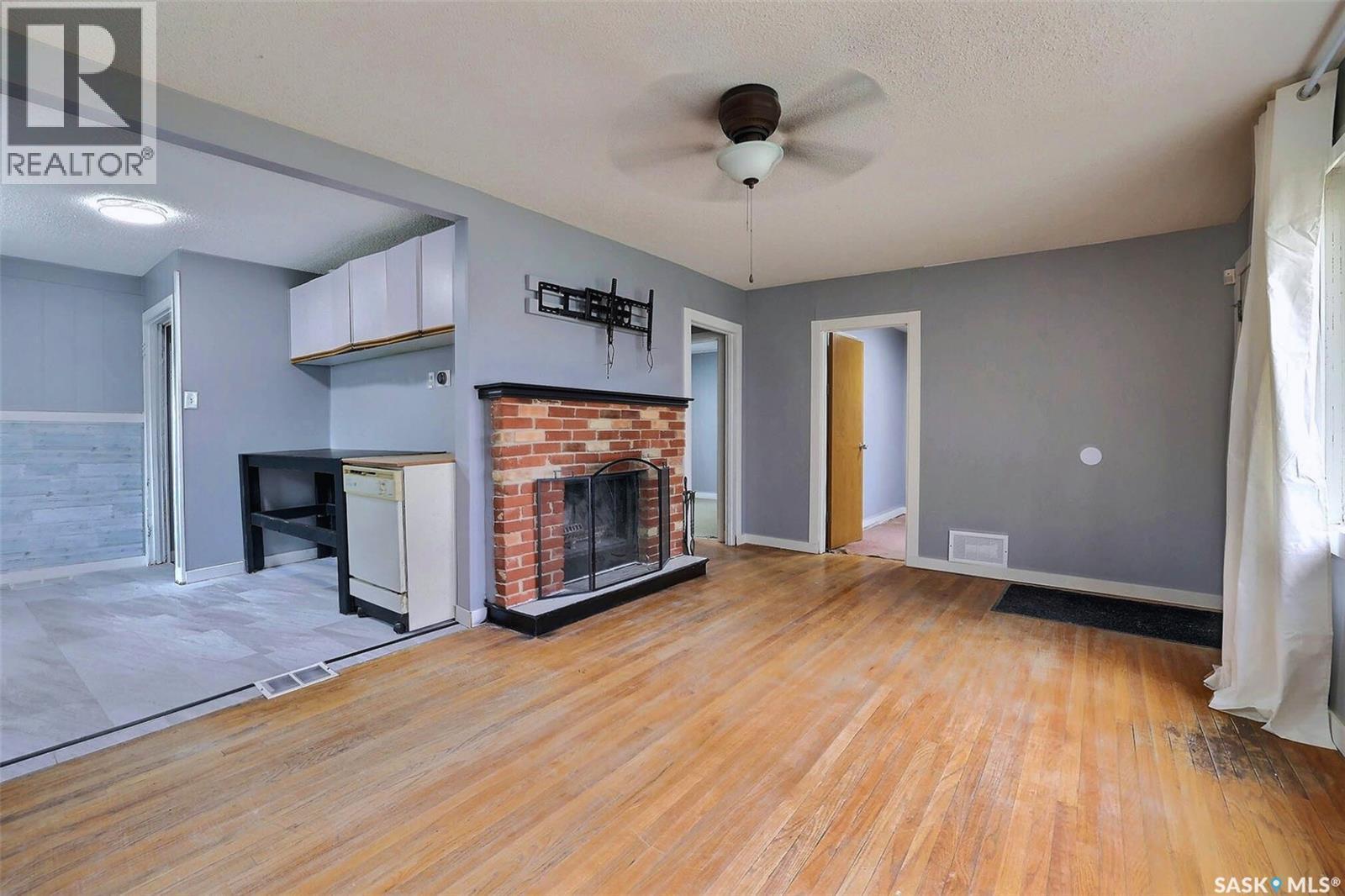 840 Argyle Street, Regina, SK - Indoor With Fireplace