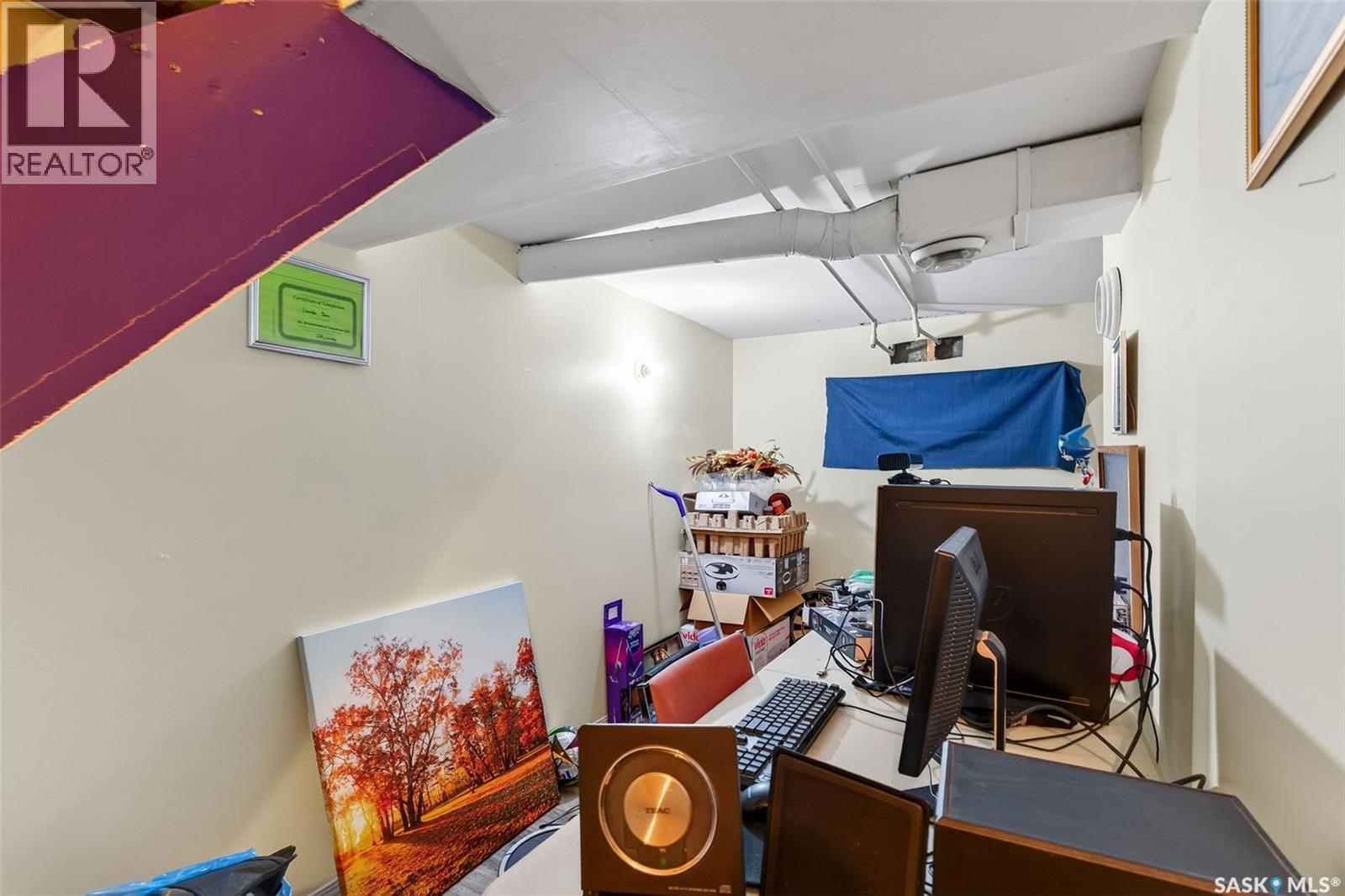 209 V Avenue S, Saskatoon, SK - Indoor