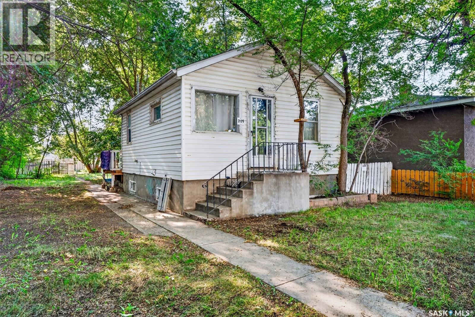 209 V Avenue S, Saskatoon, SK - Outdoor