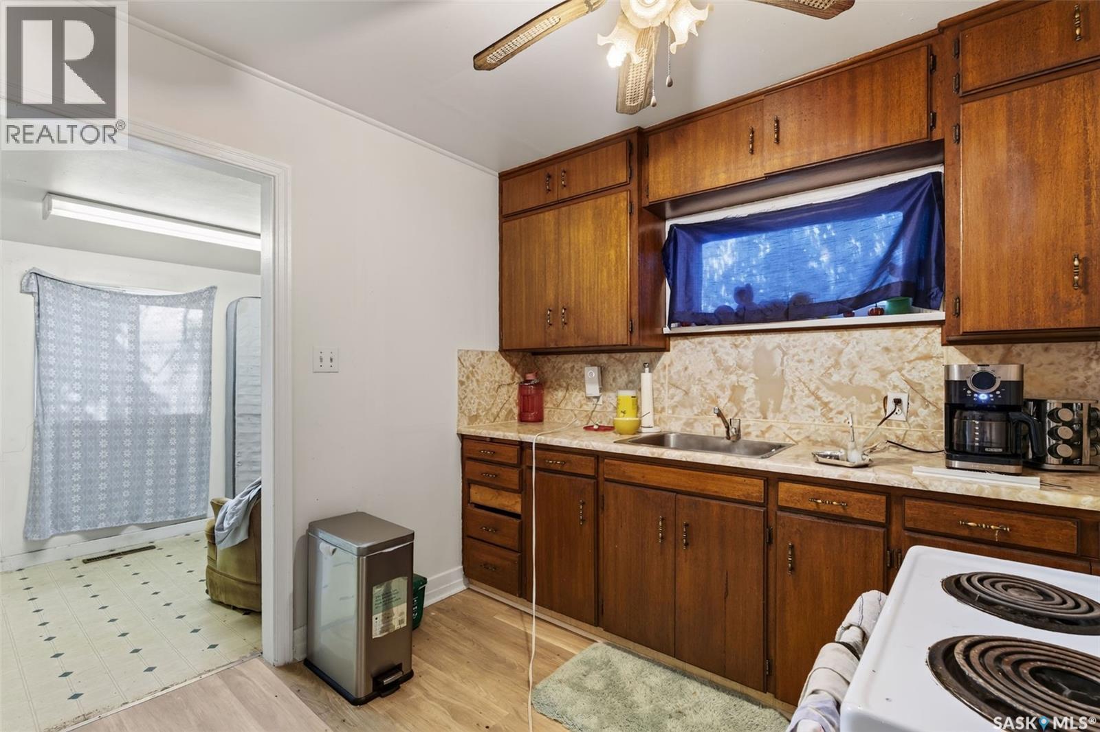 209 V Avenue S, Saskatoon, SK - Indoor Photo Showing Kitchen