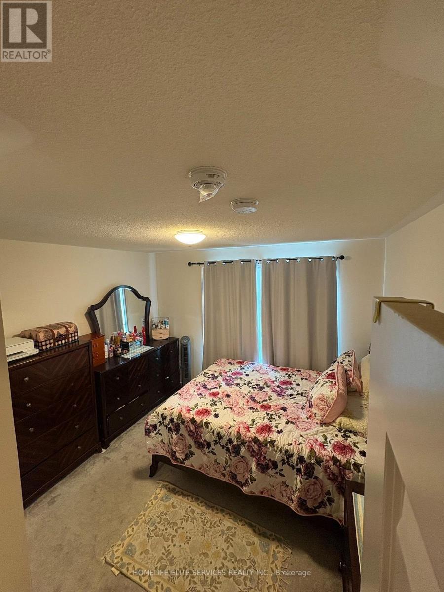 485 Beresford Path, Oshawa, ON - Indoor Photo Showing Bedroom