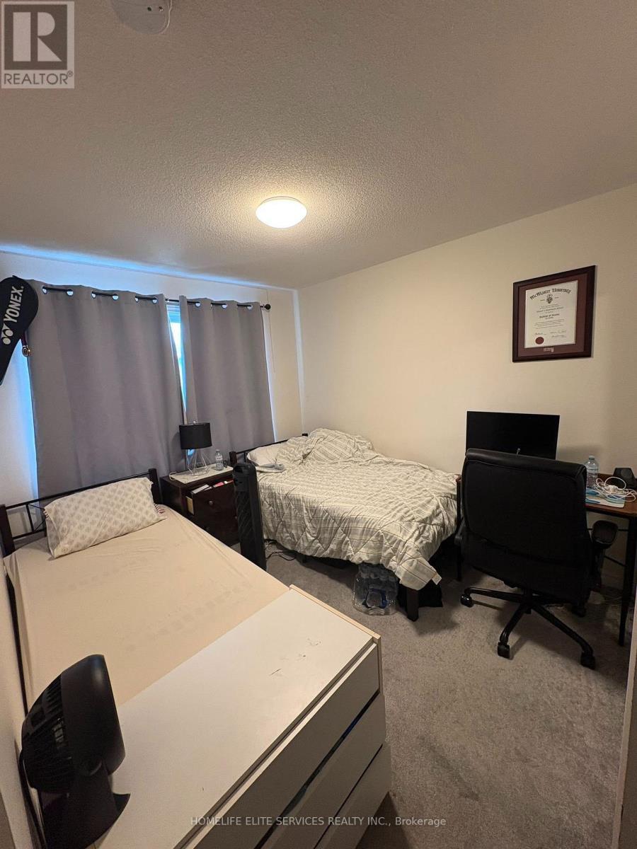485 Beresford Path, Oshawa, ON - Indoor Photo Showing Bedroom