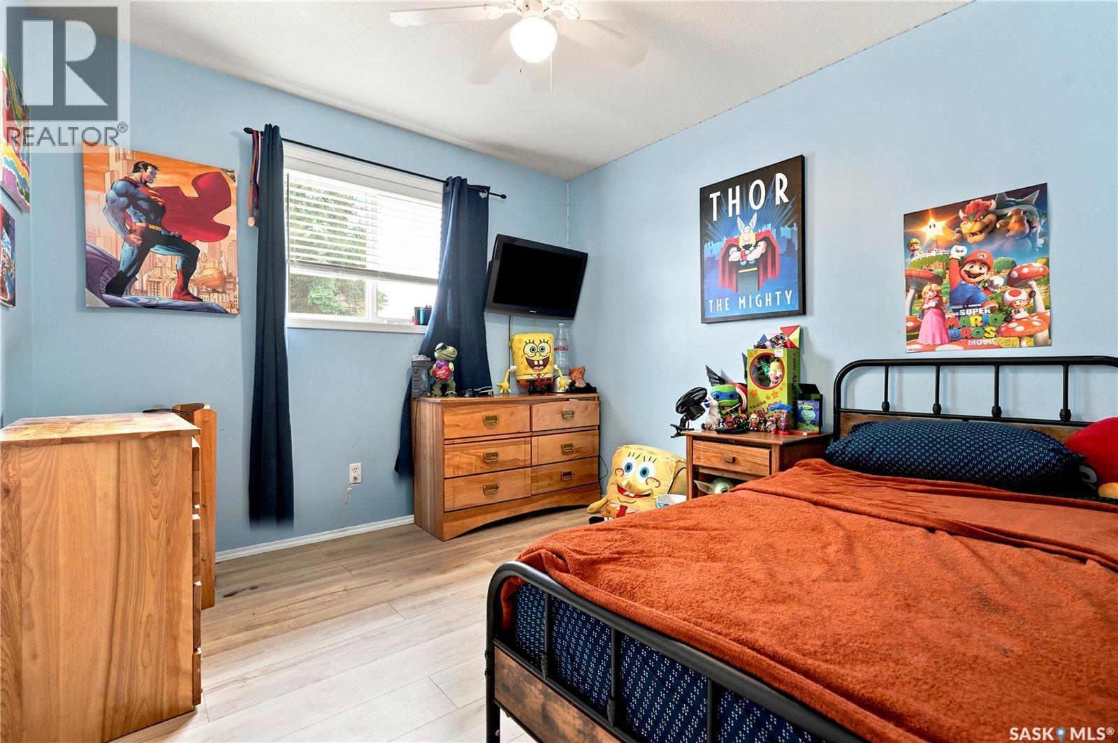 239 Manning Crescent, Saskatoon, SK - Indoor Photo Showing Bedroom
